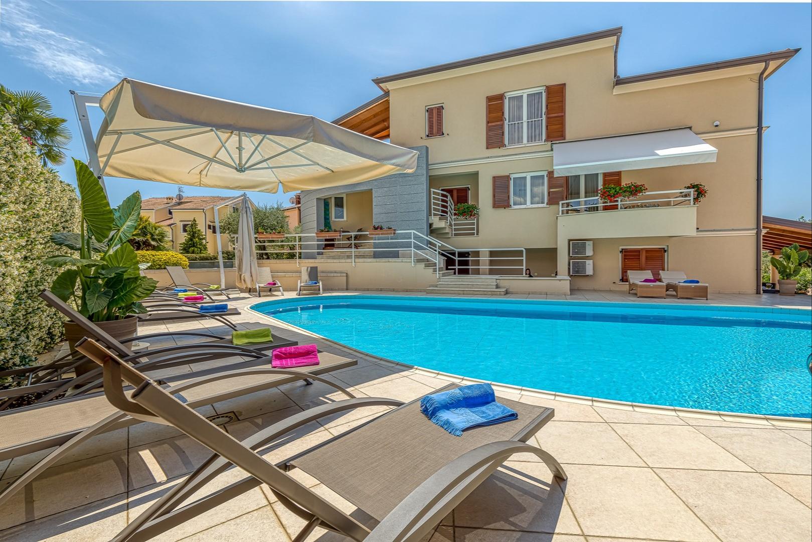 Schöne Ferienwohnung im Erdgeschoss mit gemeinsamen Pool