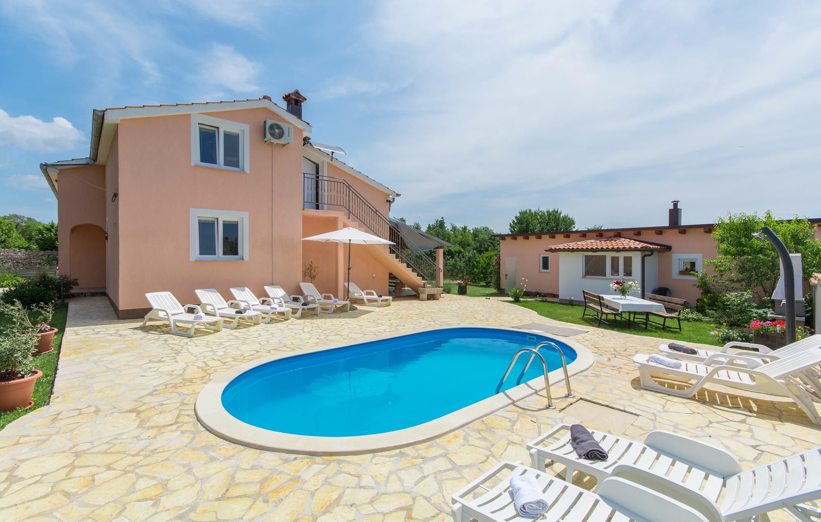Ferienhaus mit 3 Schlafzimmer, bis zu 6 Personen, mit  Pool 