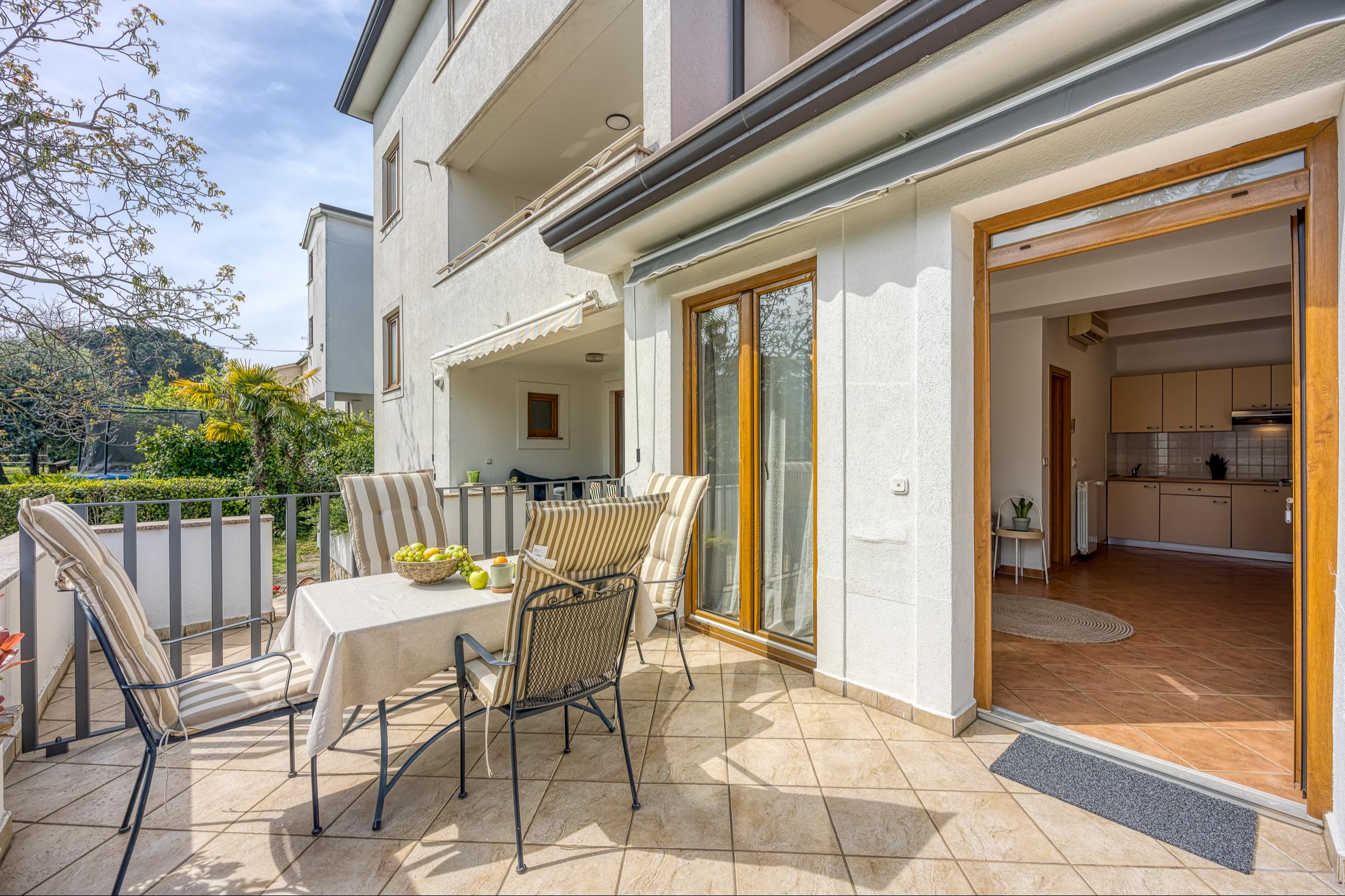 Schöne Ferienwohnung in Porec - zwei Schlafzimmern, nur 400m vom Meer