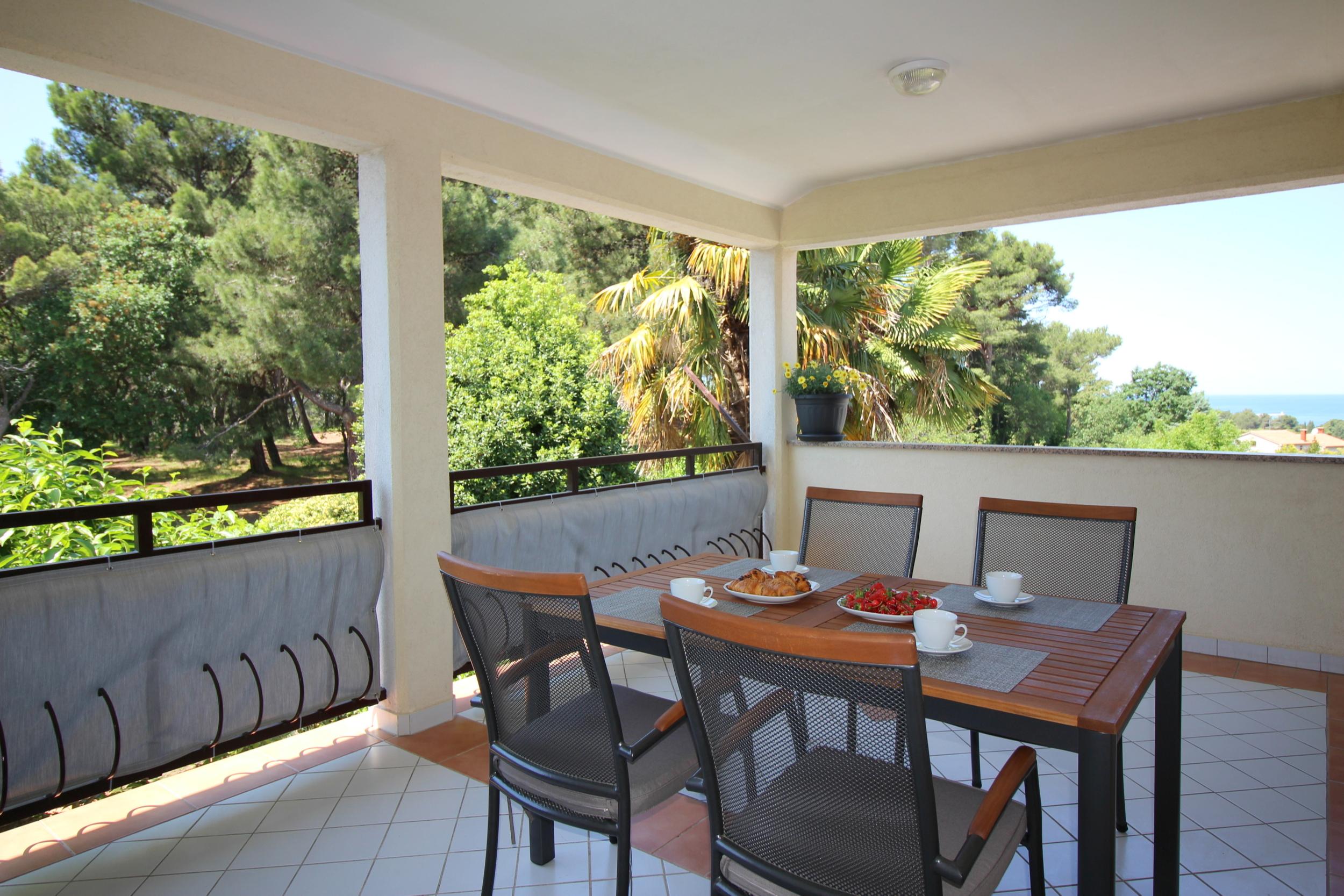 Ferienwohnung in Strandnähe und ruhiger Lage in Porec bei Pinienwald