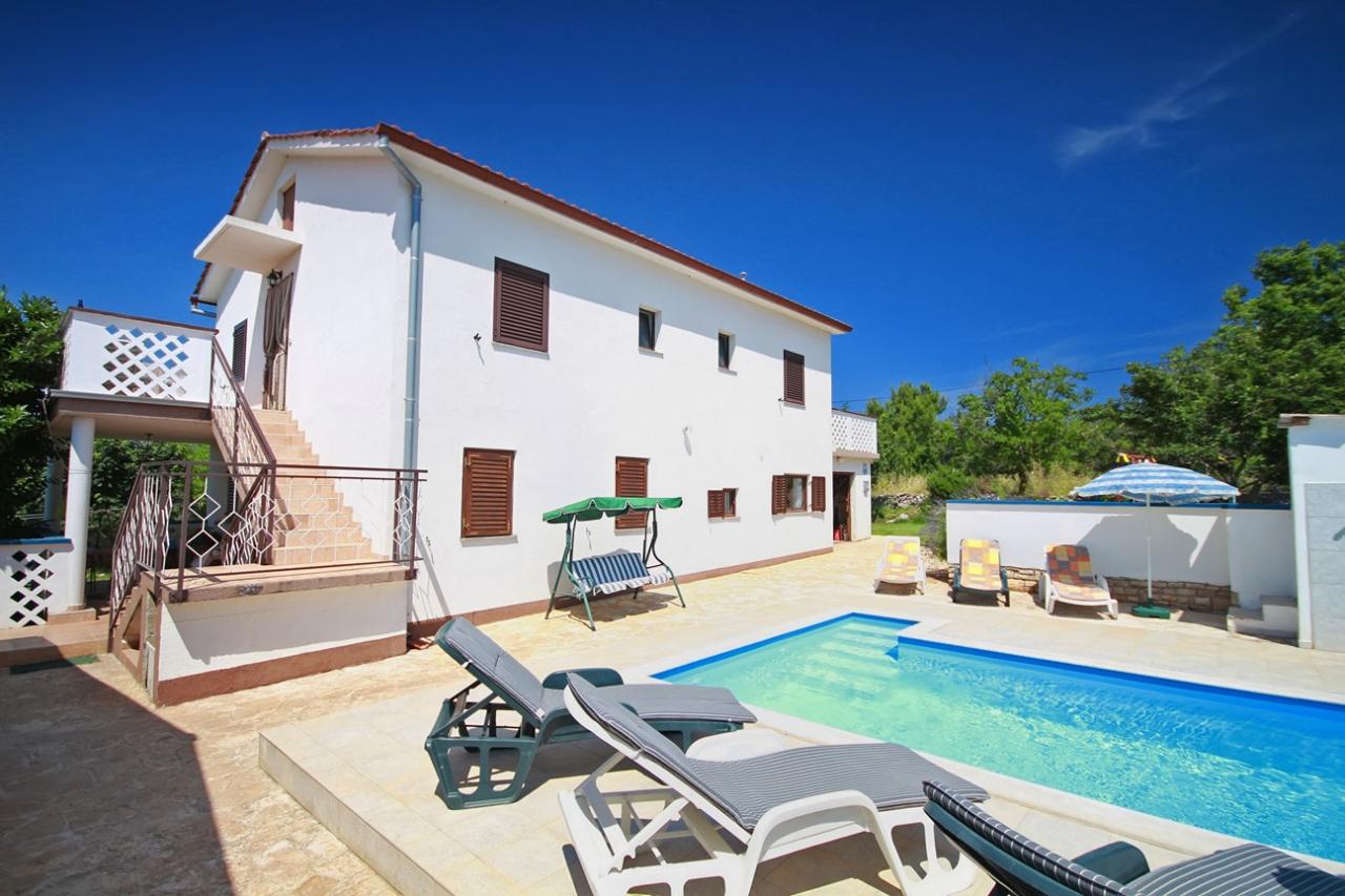 Apartment mit Gemeinschaftspool, Grill und WLAN