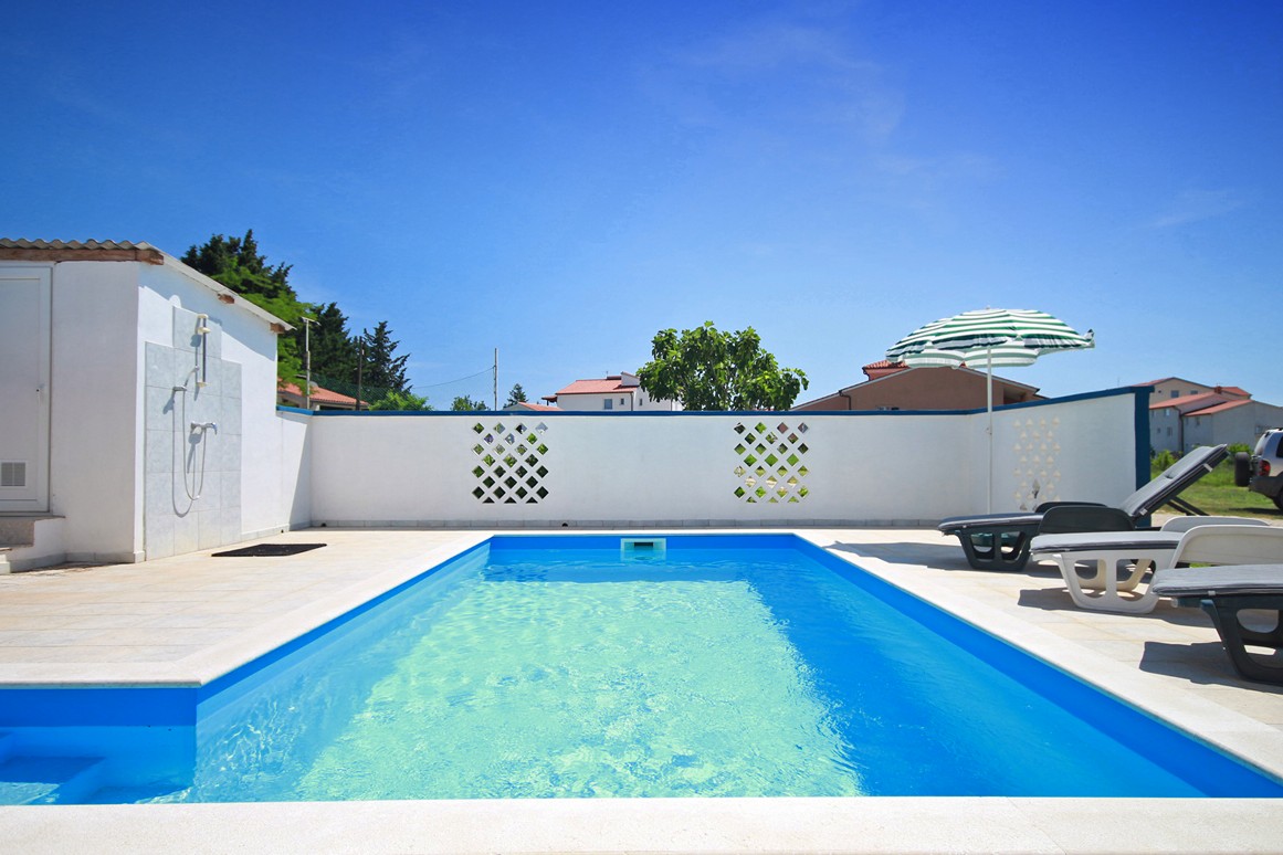 Ferienwohnung für 2-5 Personen mit Pool, Grill und WLAN