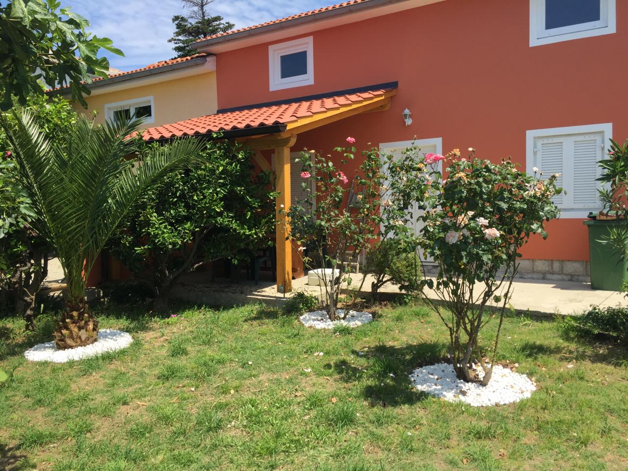 Schönes Ferienhaus auf der Insel Rab (Barbat) direkt am Meer