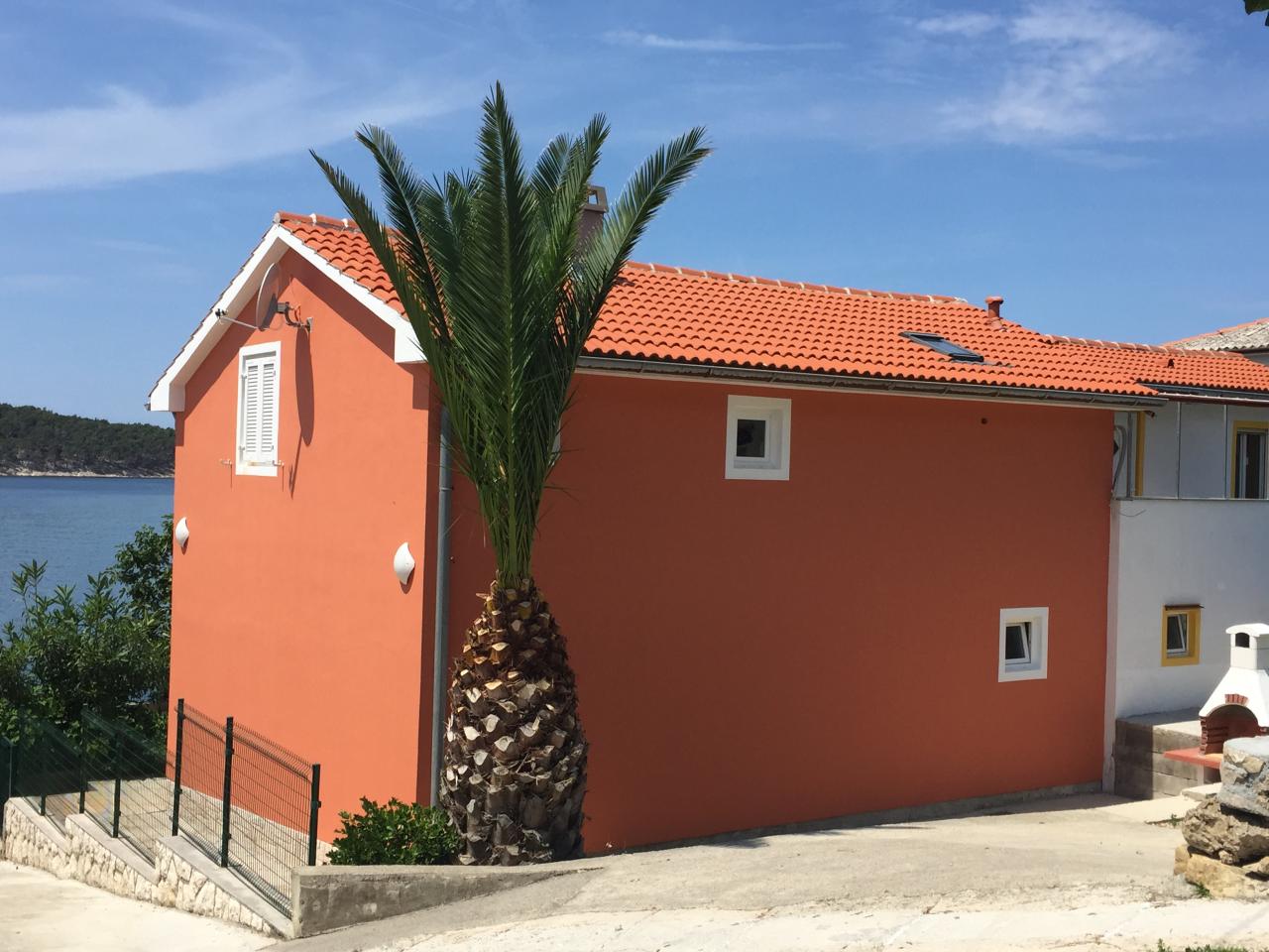 Schönes Ferienhaus auf der Insel Rab (Barbat) direkt am Meer
