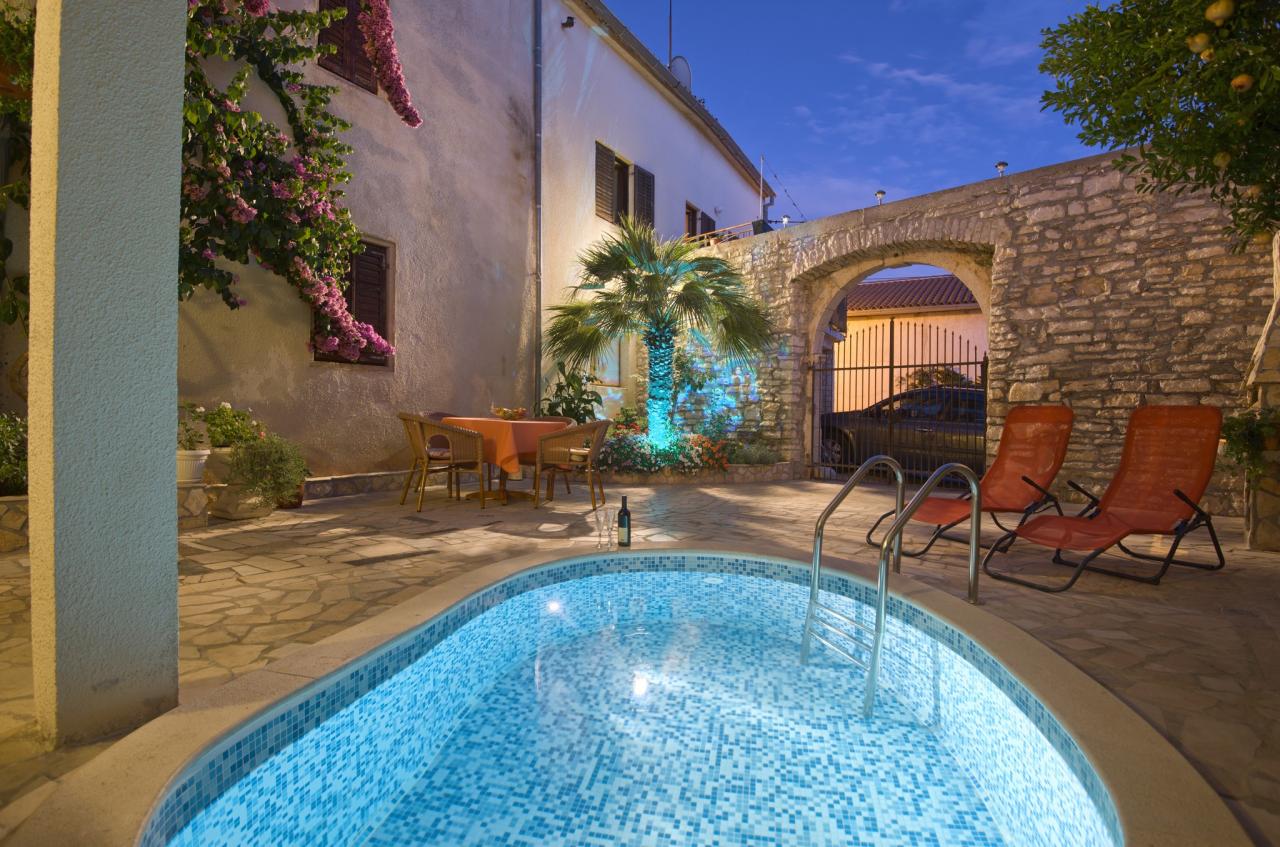 Ferienwohnung mit mediteraner Terrasse und kleinen Pool