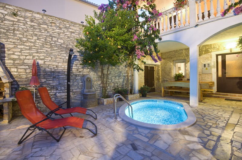 Ferienwohnung mit mediteraner Terrasse und kleinen Pool