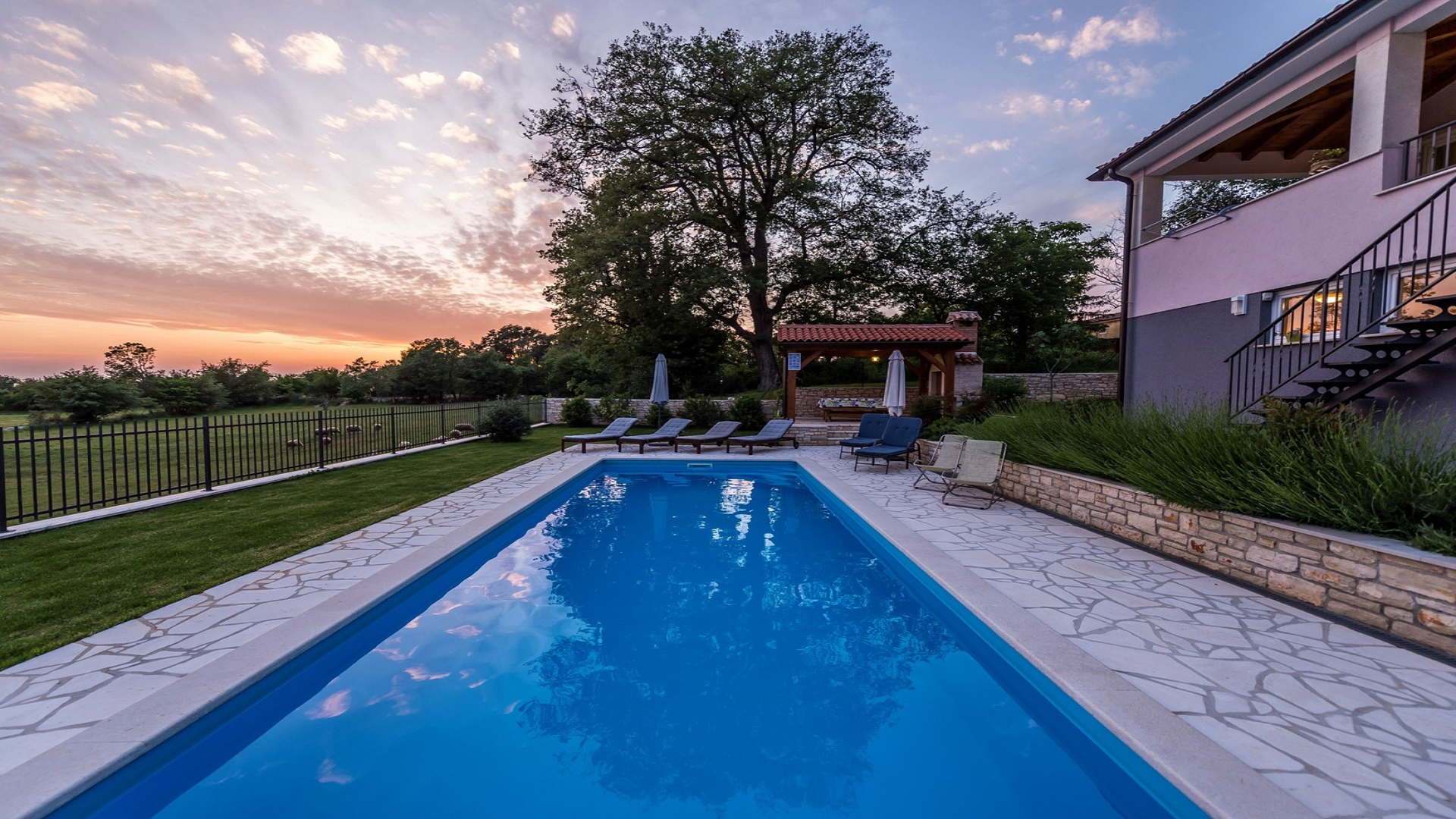 Eine Villa mit Pool in ruhige Lage für 8 Personen in Zentralistrien