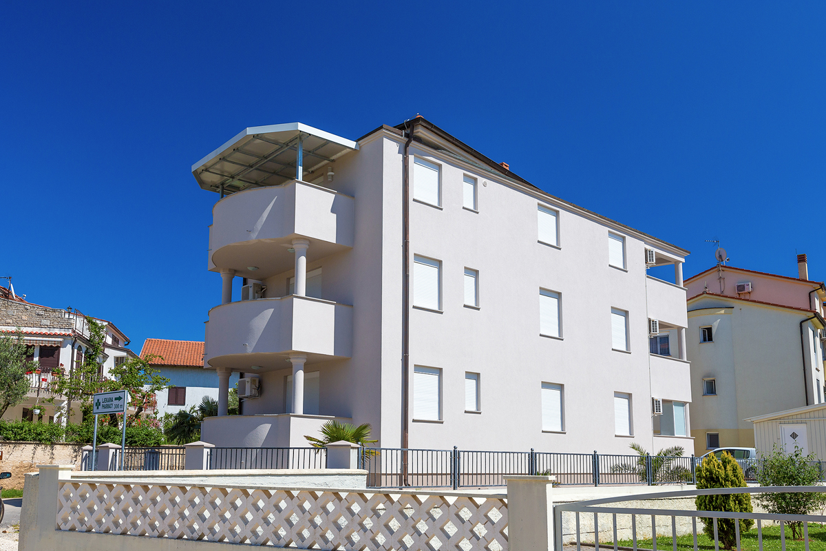 60m² EG-FEWO für 5 Personen mit WLAN, Klima und Balkon