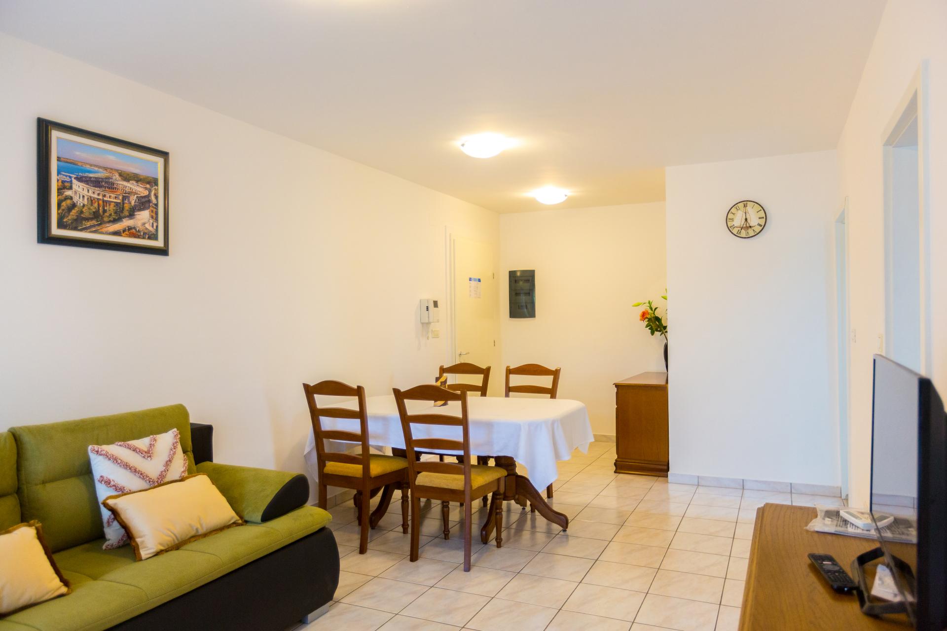 Für 2 Pers - Klimatisierte FeWo im 2.OG mit 50 m², Sat-Tv & Balkon
