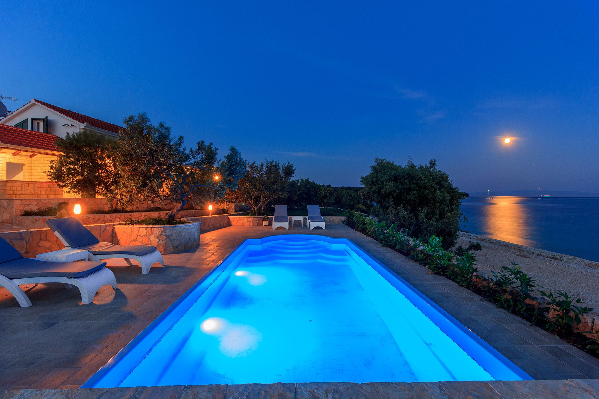 Luxusvilla mit Meerblick und Pool in Okrug Gornji - Trogir Riviera