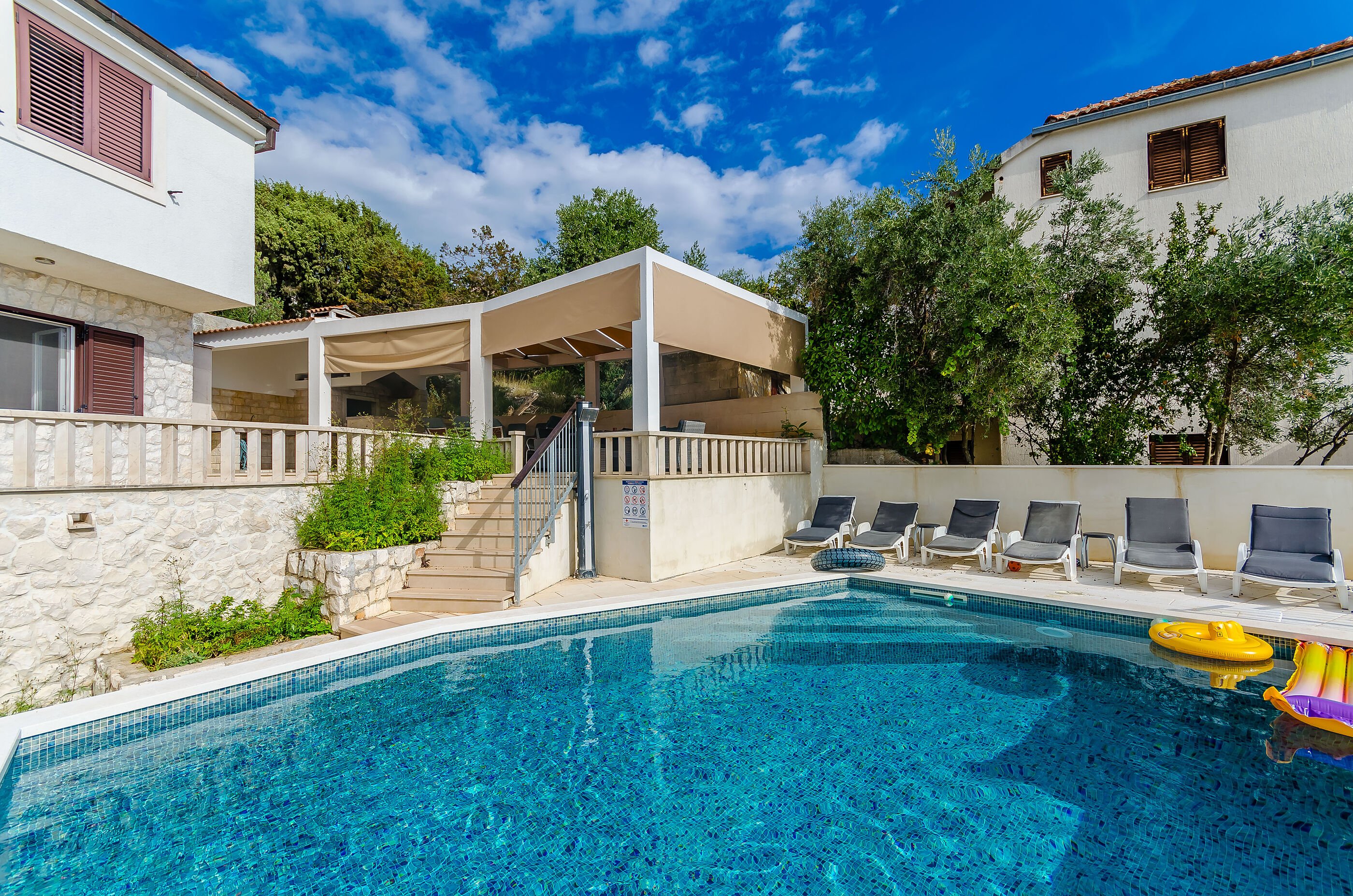 50 m zum Meer | Villa mit Pool für 6-8 Pers | in Okrug Gornji