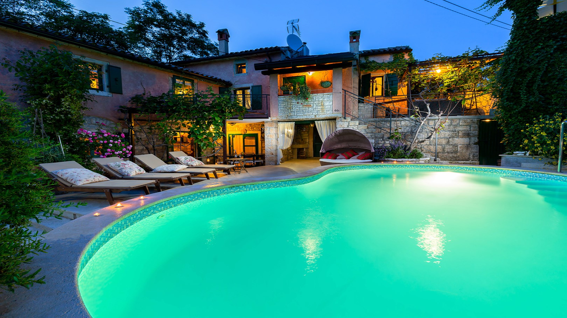 Liebevolles Ferienhaus mit grossem Garten und Steinpool