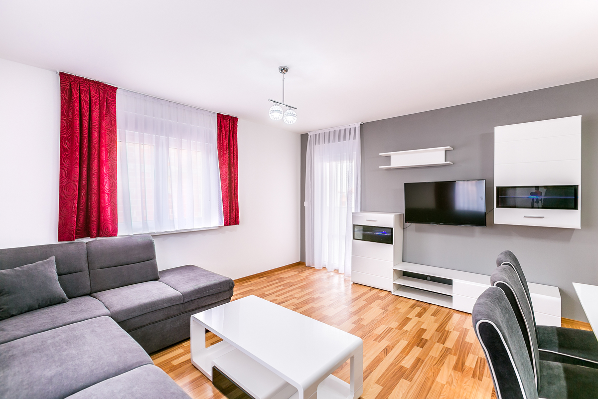 Neue Ferienwohnung mit 3 Schlafzimmern, Klima und Balkon