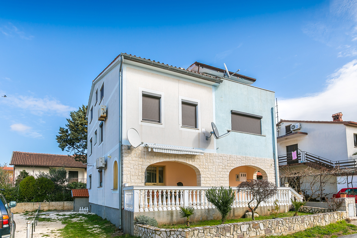 Ferienwohnung mit 2 Schlafzimmern, Klima und Balkon in Medulin