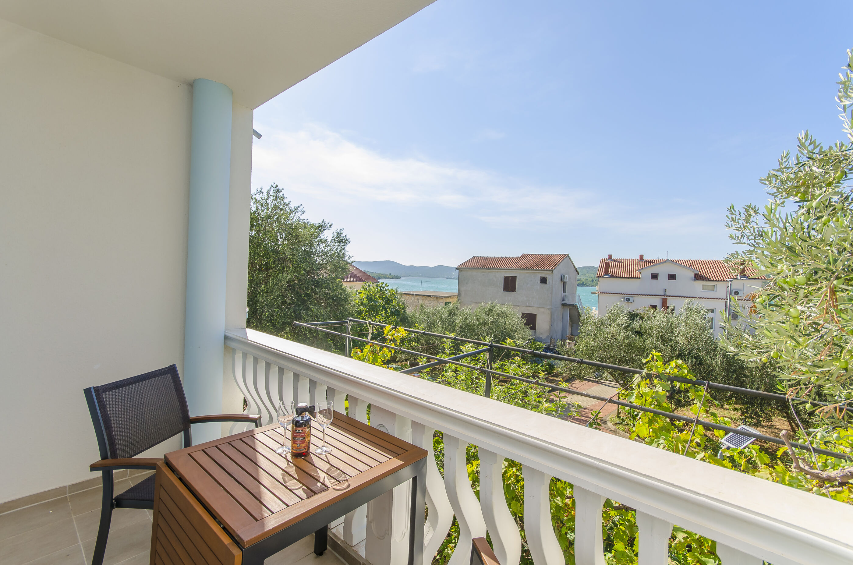 Ferienwohnung für 4-6, Klima, Grill, Meer