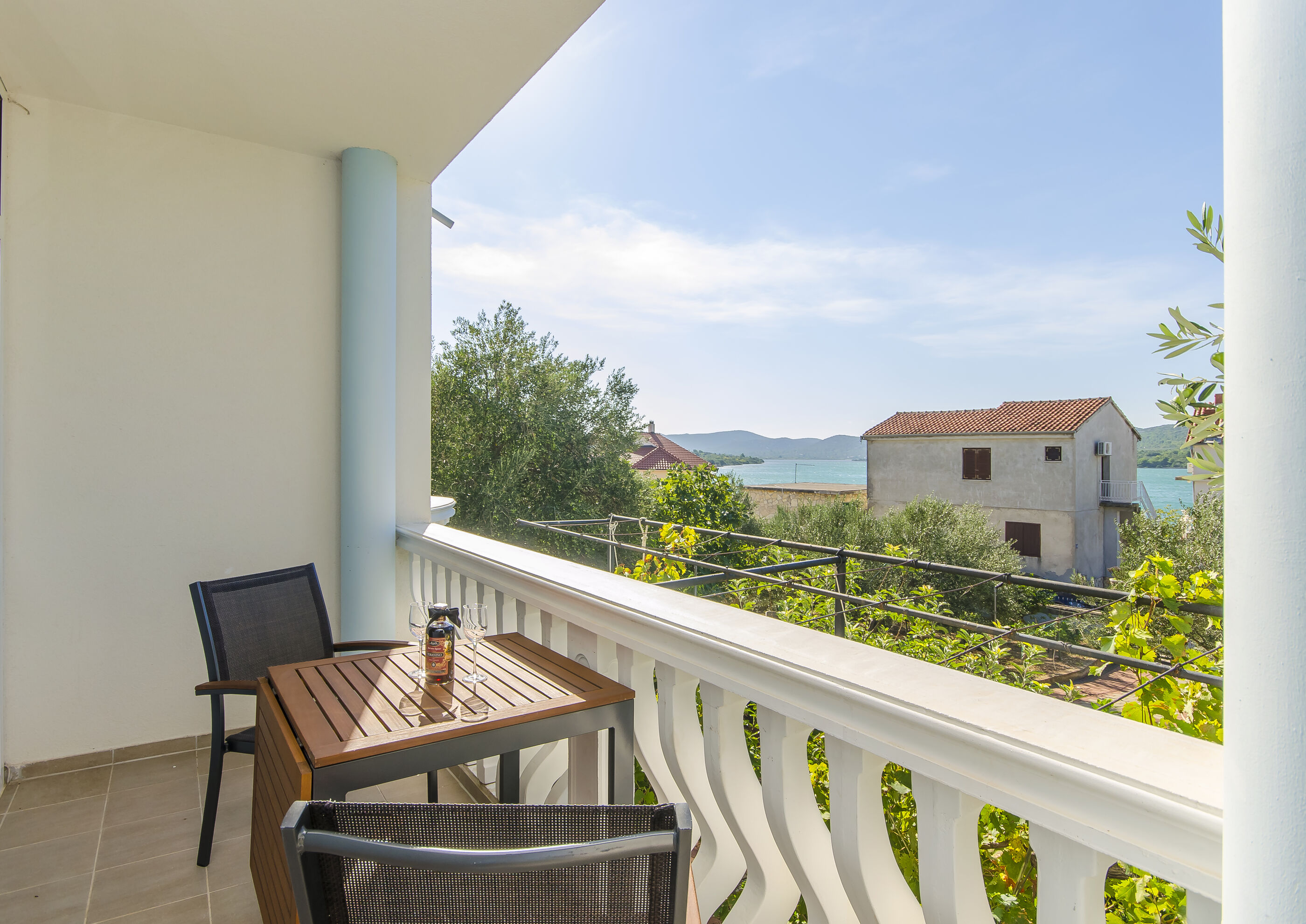 Ferienwohnung für 4-6, Klima, Grill, Meer