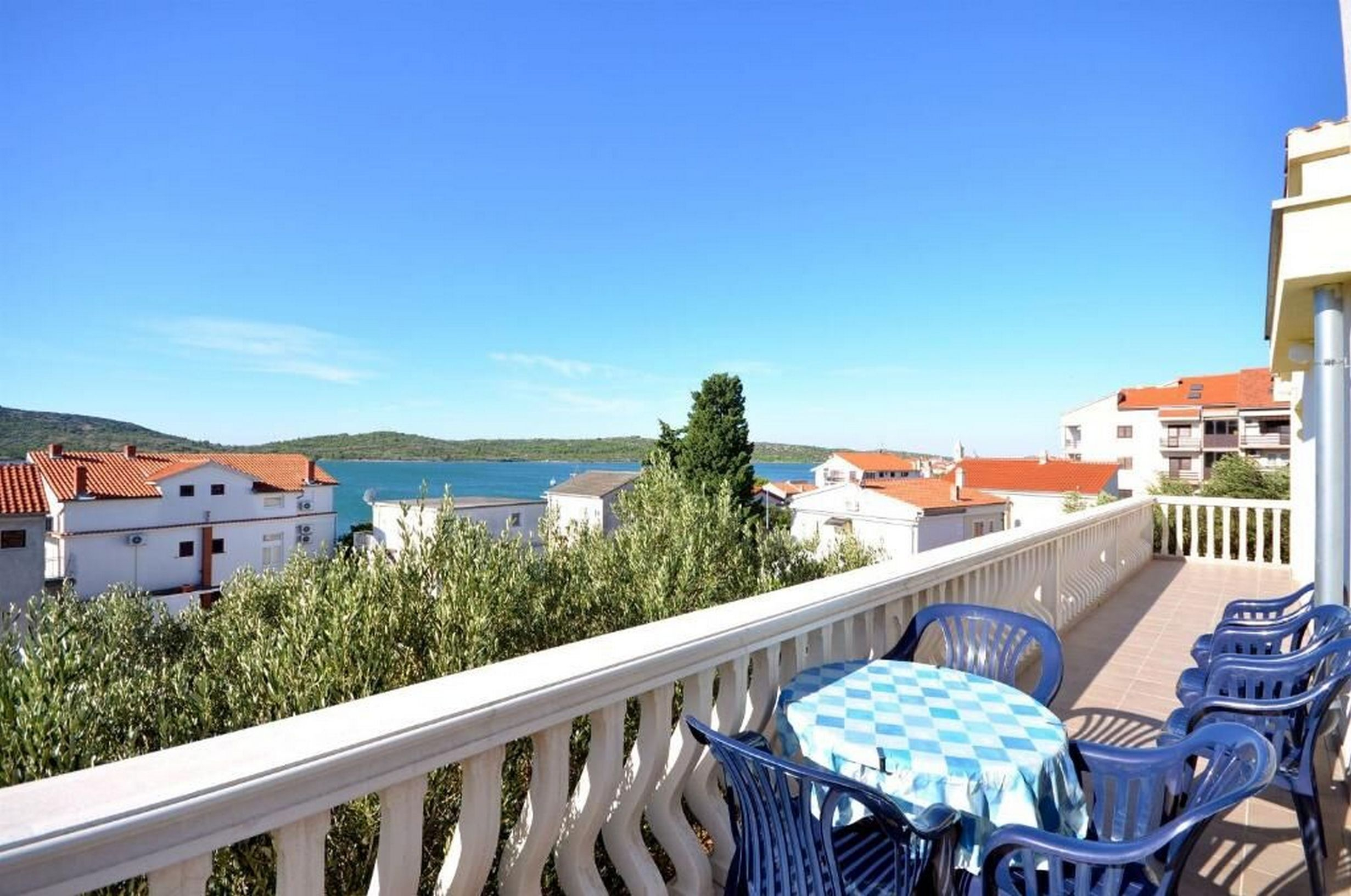 Ferienwohnung für 4-6, Klima, 120m², Balkon