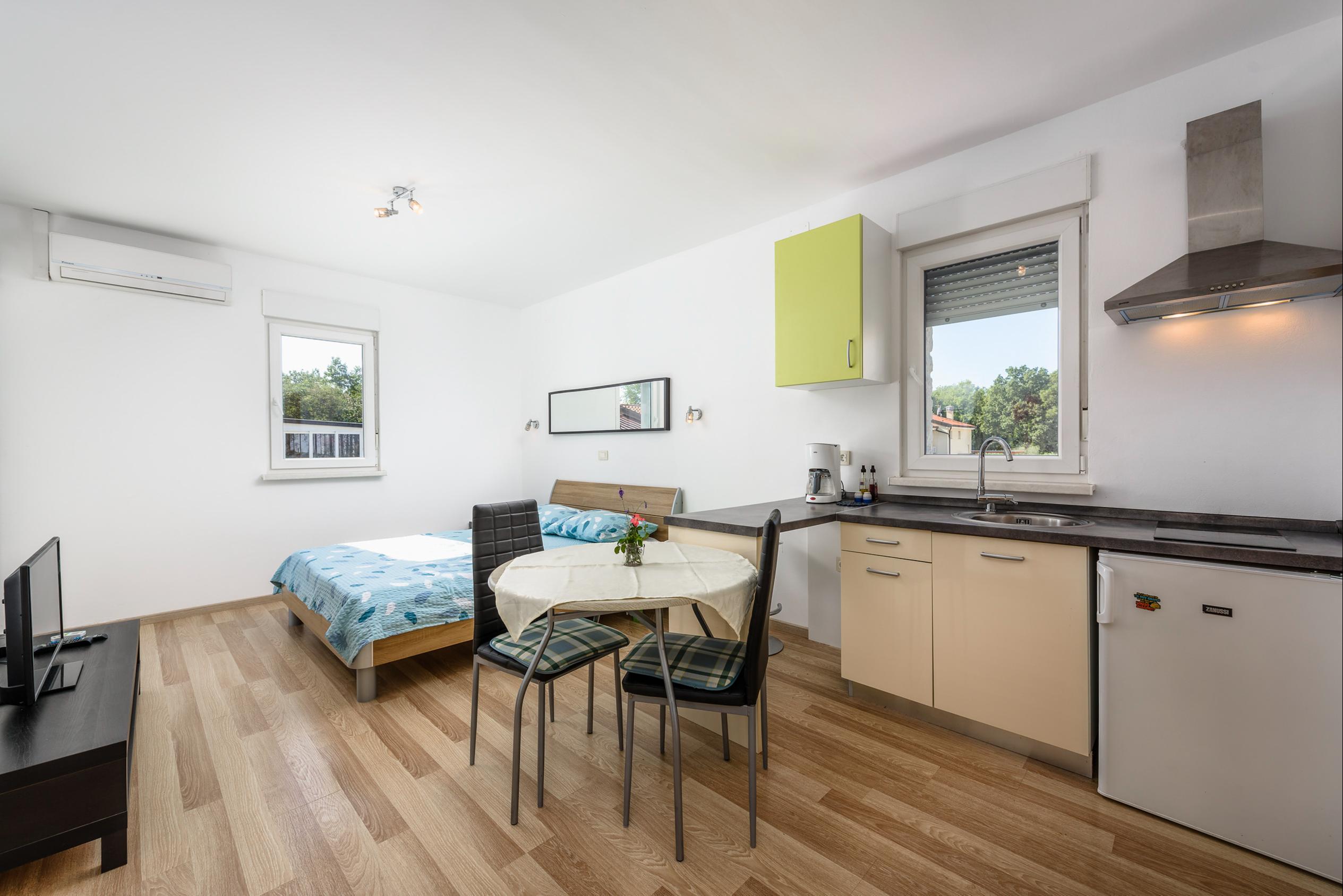 Studio-APP, erste Stock, Klimaanlage, SAT/TV, WLAN, Parkplatz, Grill
