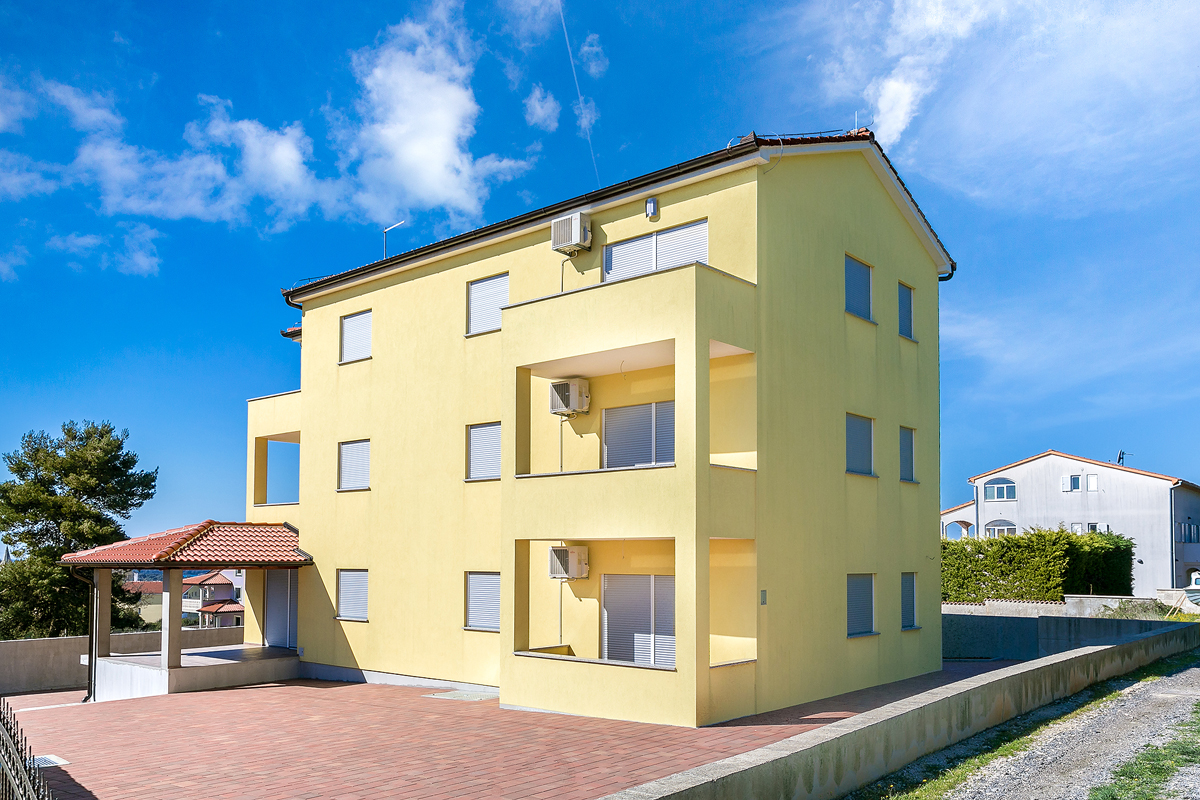 Ferienwohnung für 4 Personen mit WLAN, Klima und Balkon
