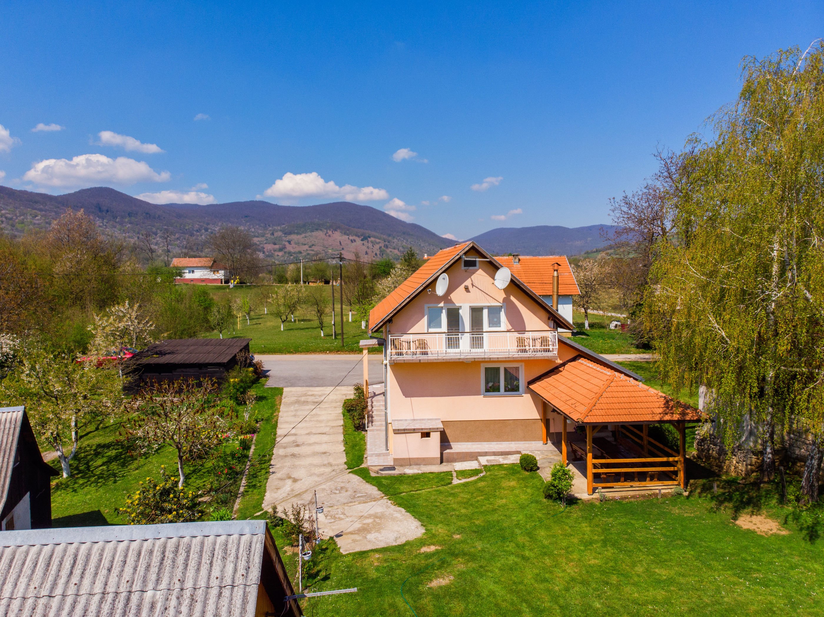 9 km zu den Plitvicer Seen - Ferienhaus in Smoljanac für 6-9 Personen
