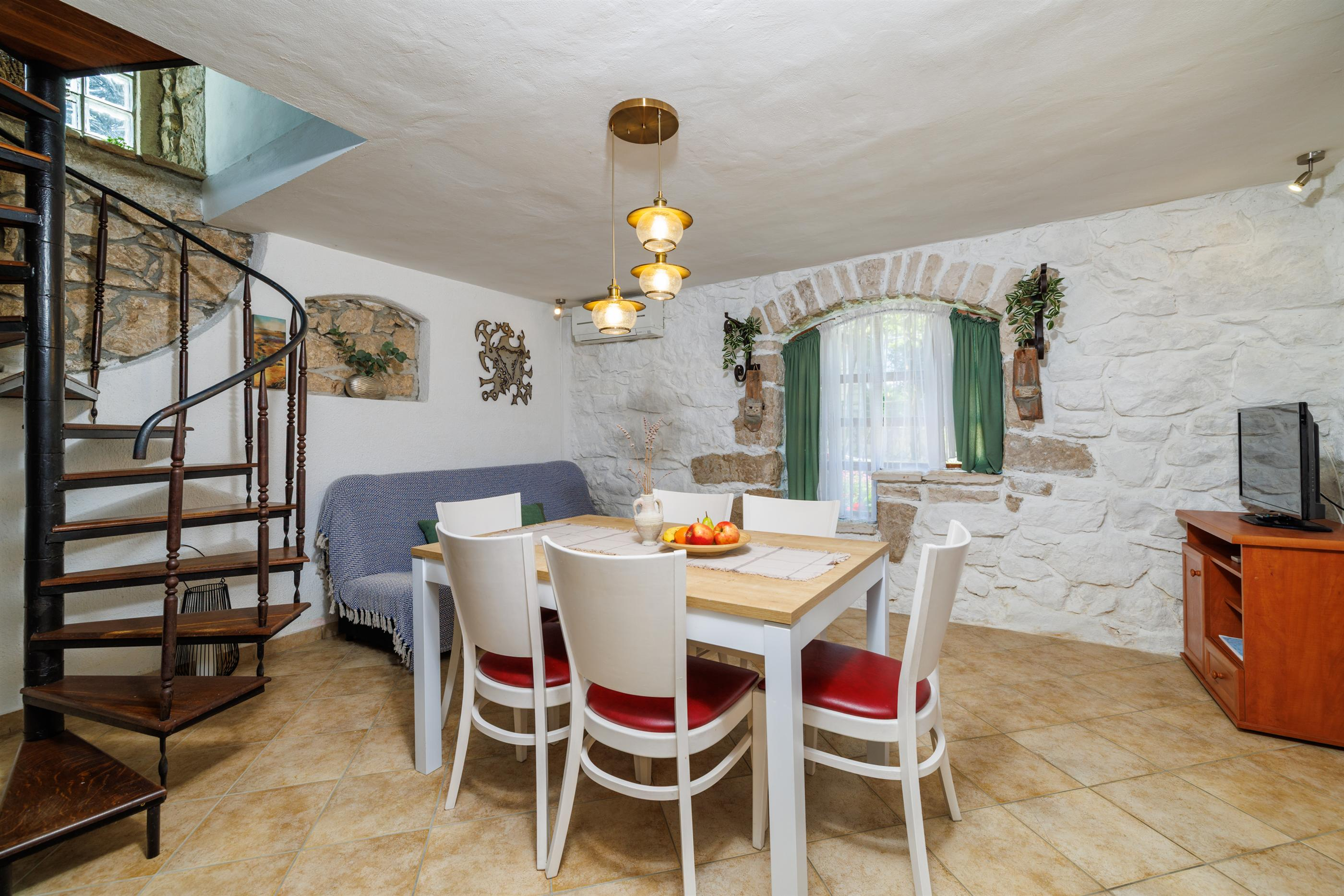 Urlaub am Pool - Ferienapartment mit WLAN, Sat-Tv & Klima