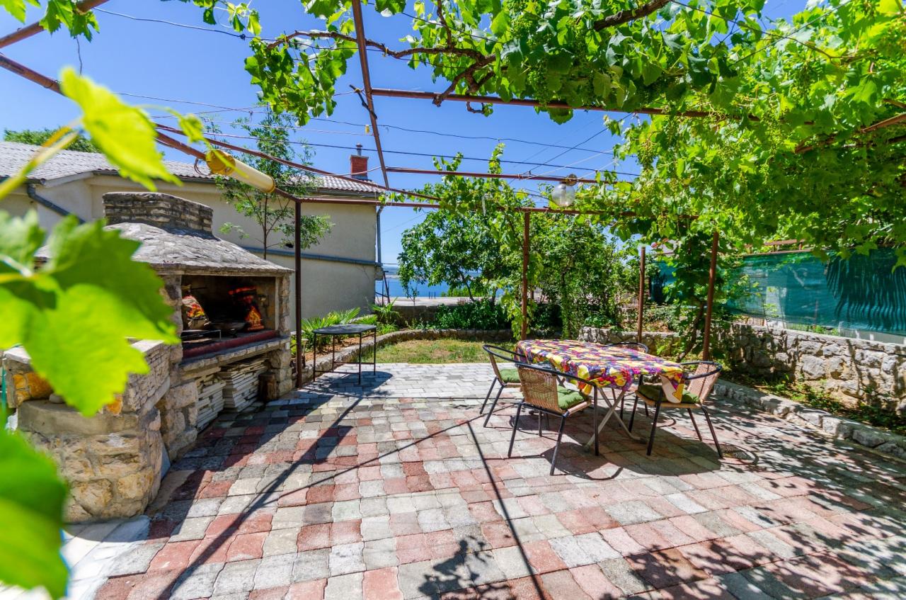 Fewo in ruhiger Lage, mit 3 Schlafzimmern, Grill, Wifi, Meerblick