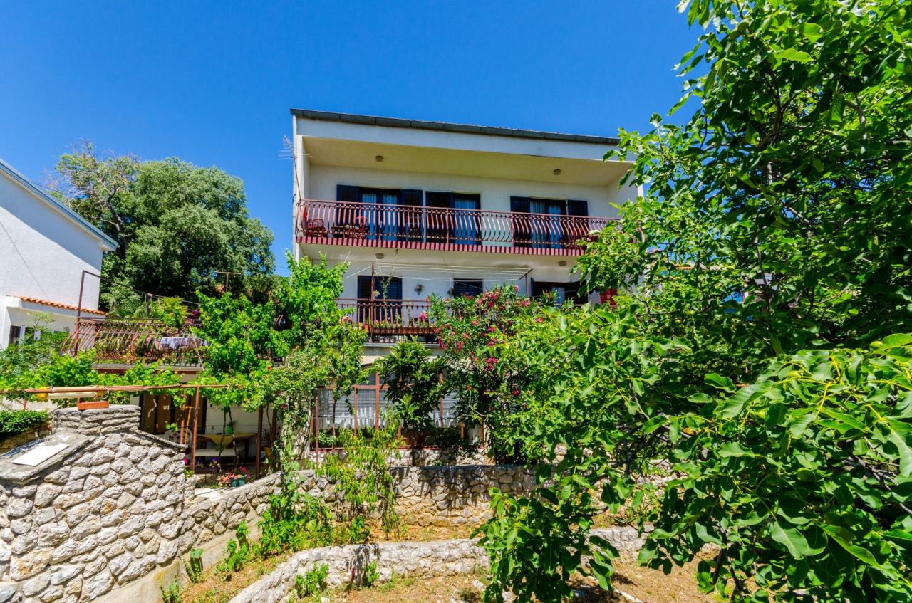 Dachgeschoßwohnung für 3 bis 5 Personen mit Klima, Wifi, Grillnutzung