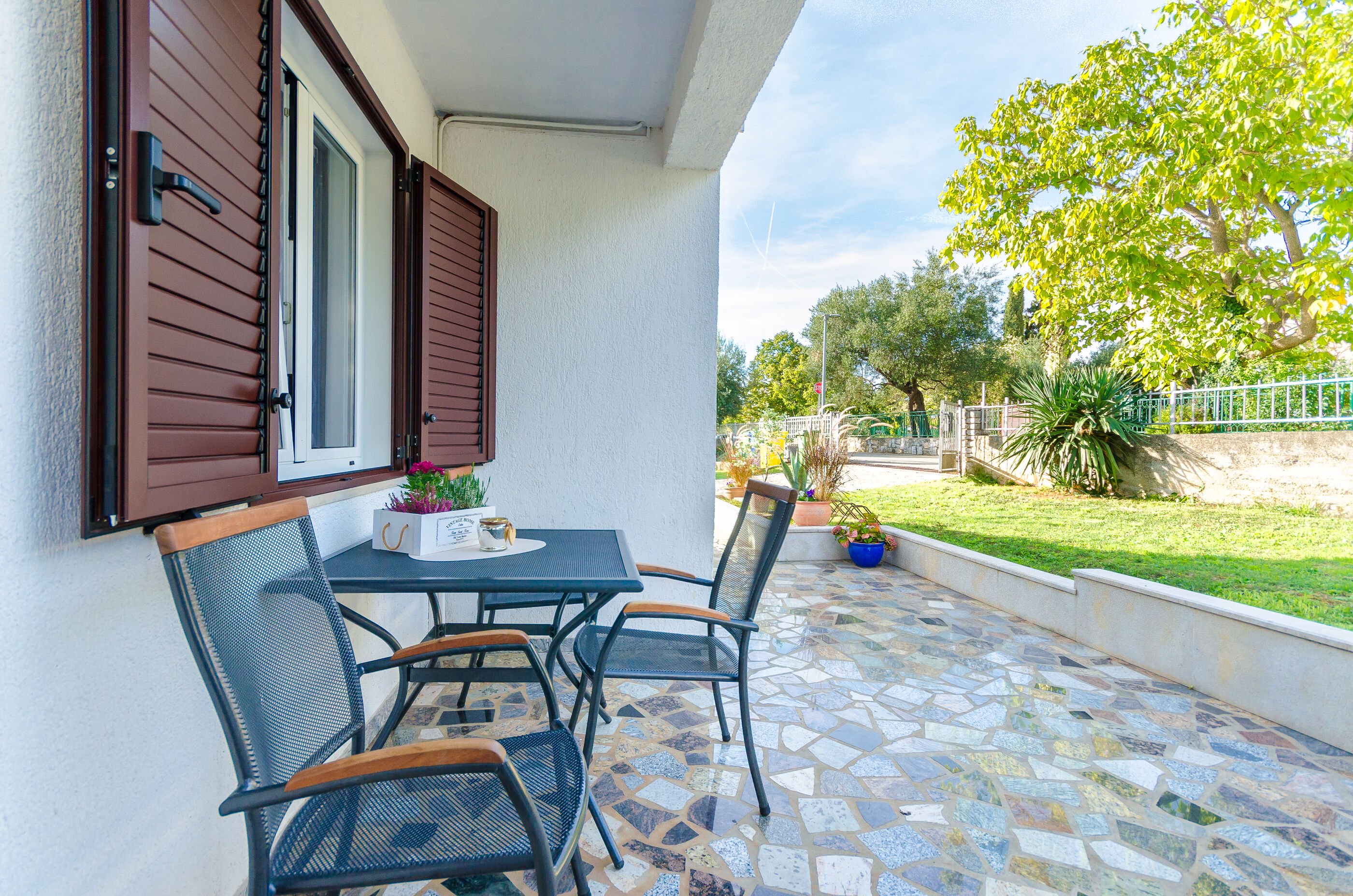 FeWo für 2-3 Personen, Grill, Parkplatz, private Terrasse, Sat-TV