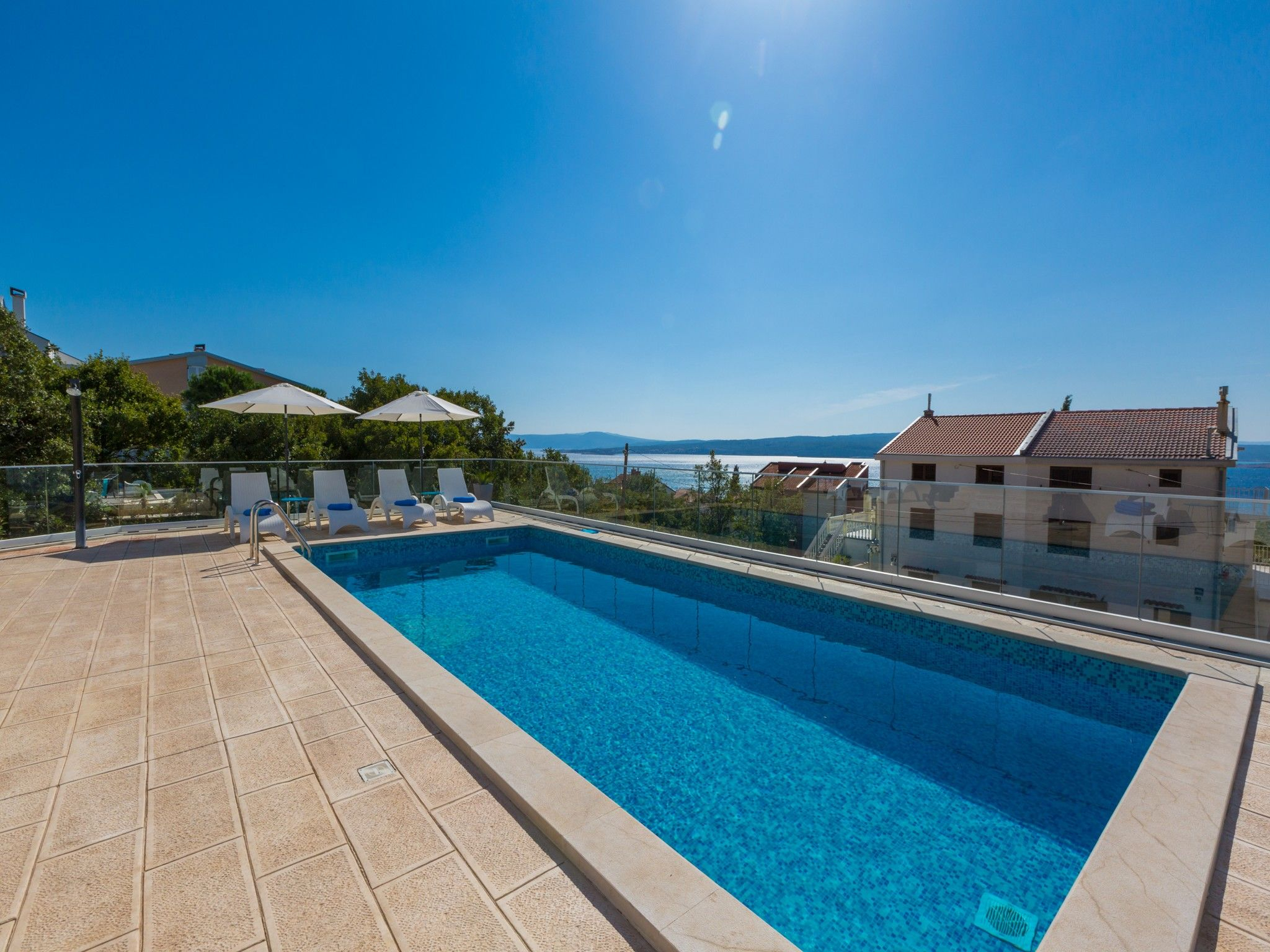 Traumhafte Ferienwohnung für  4 Personen mit gemeinsamen Pool