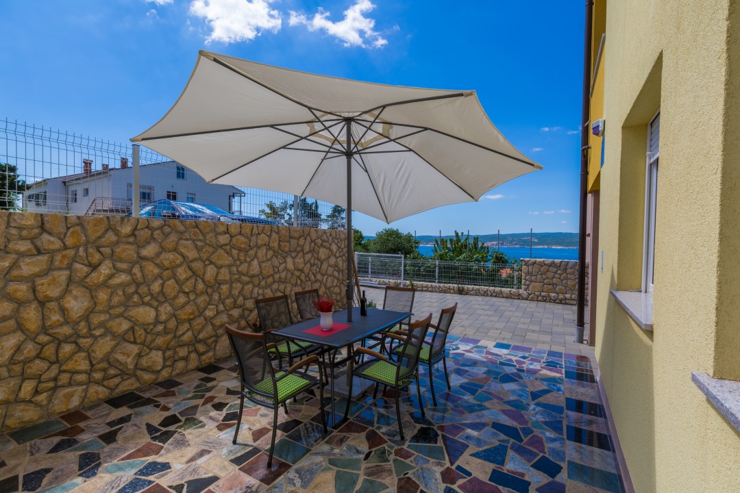 Moderne Erdgeschoßwohnung mit Terrasse, Grill, Wifi, Sat-TV, Meerblick