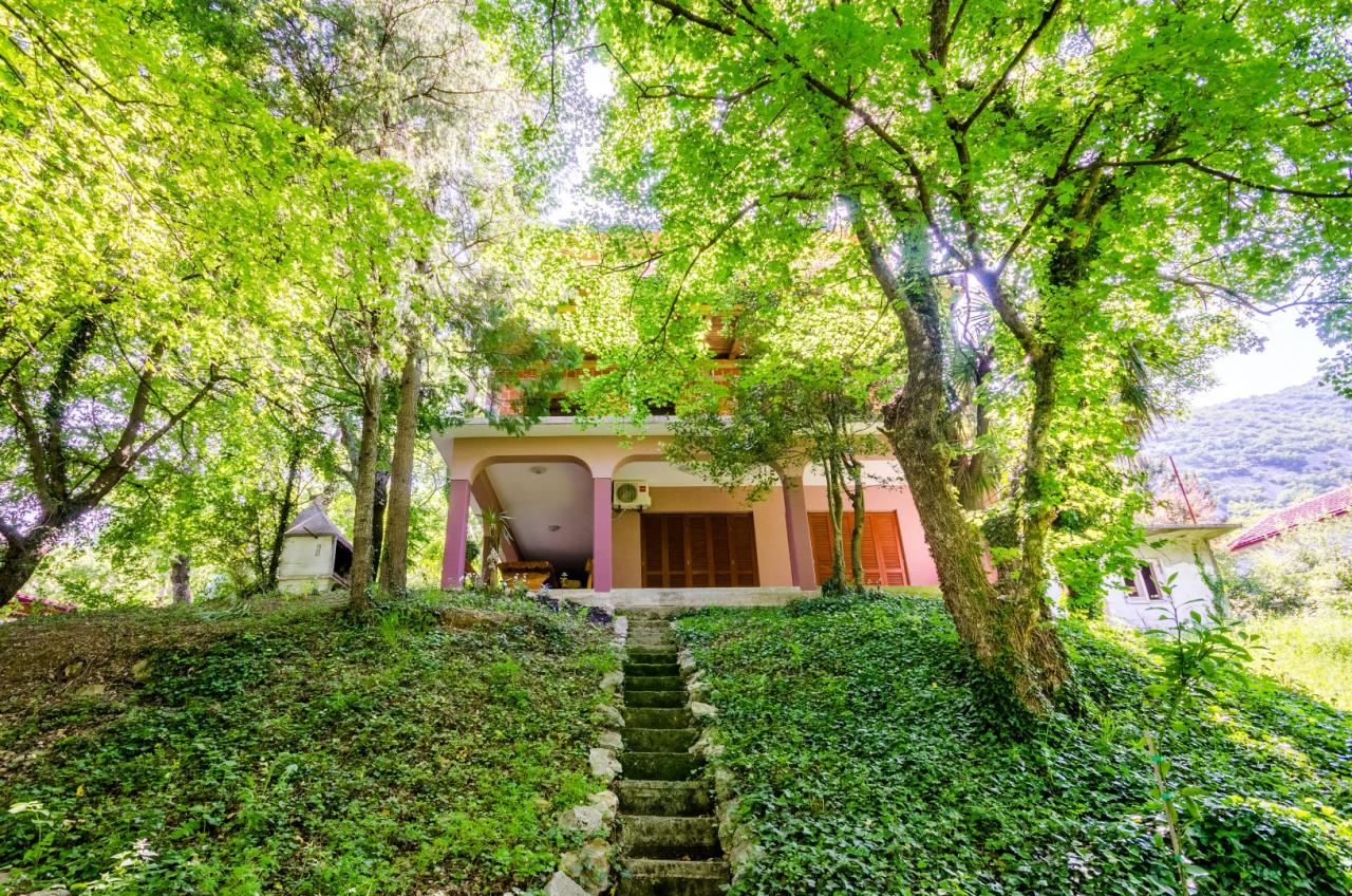 Eine grüne Oase zum Entspannen - Fewo mit Grill, Garten und Terrasse