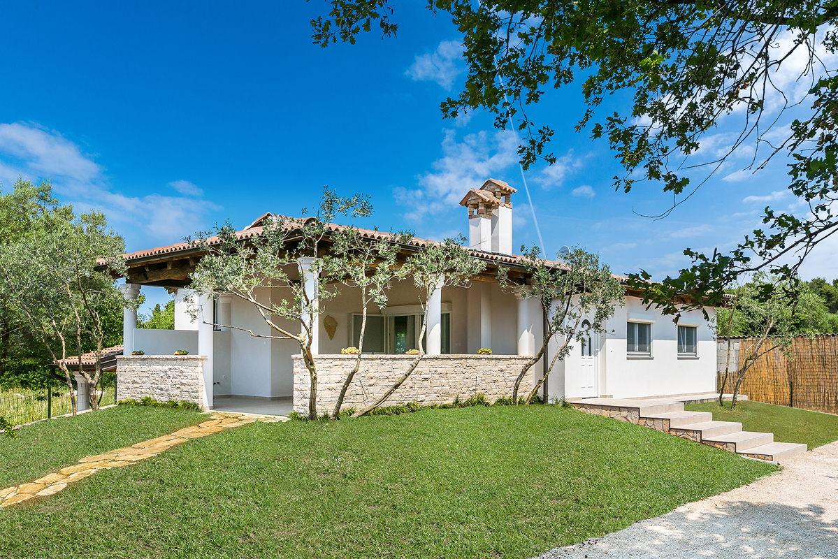 Ferienhaus für 8-10 Personen mit Klima, Terrasse, Grill