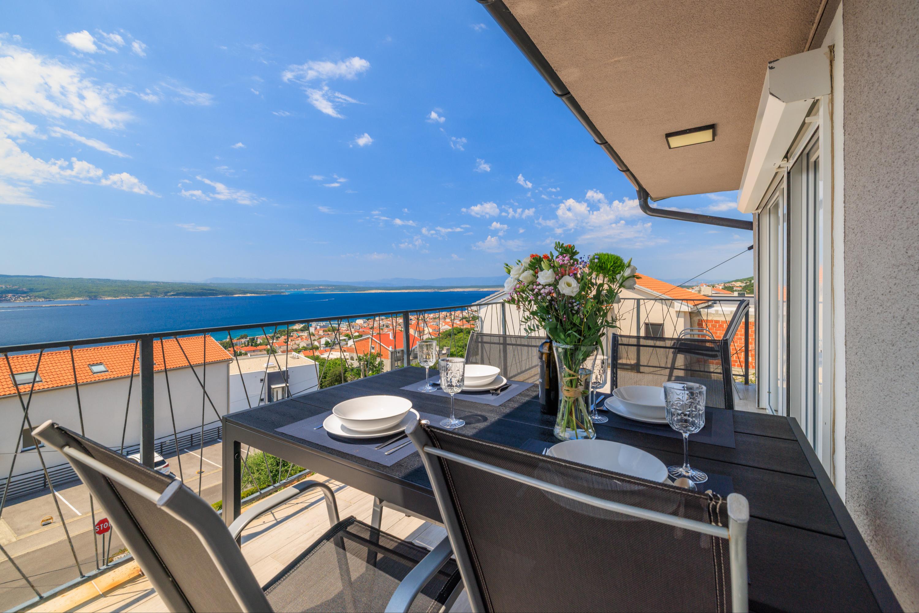 NEU eingerichtete Penthousewohnung mit traumhaften Meerblick
