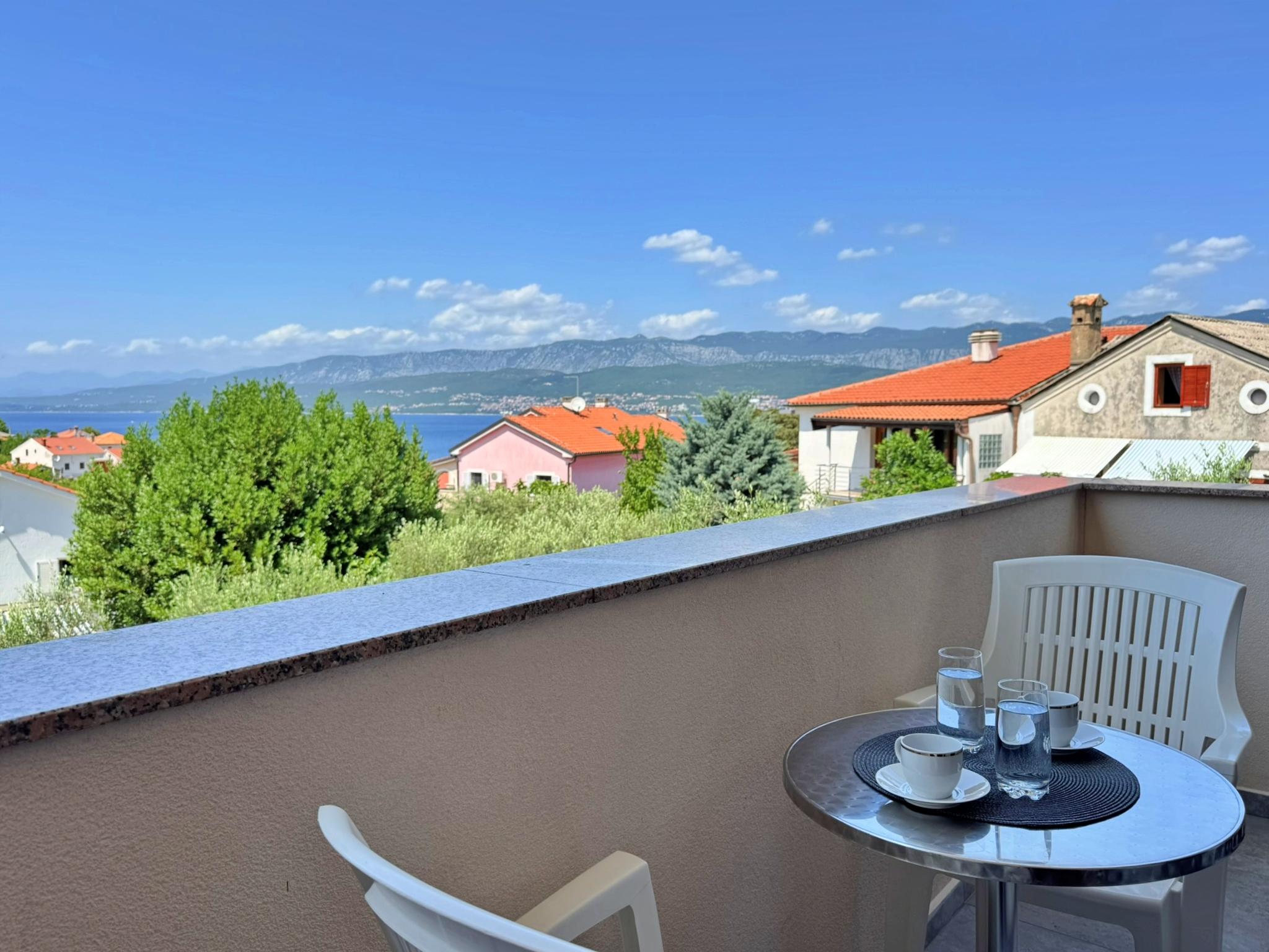 Ferienwohnung mit Balkon und Meerblick in Silo