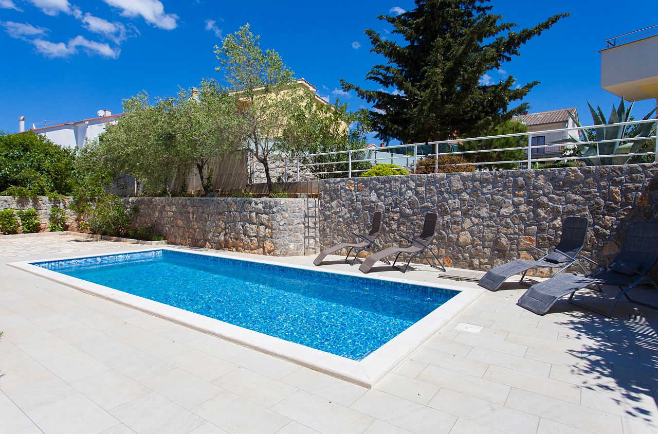 Top moderne Ferienwohnung mit Swimmingpool