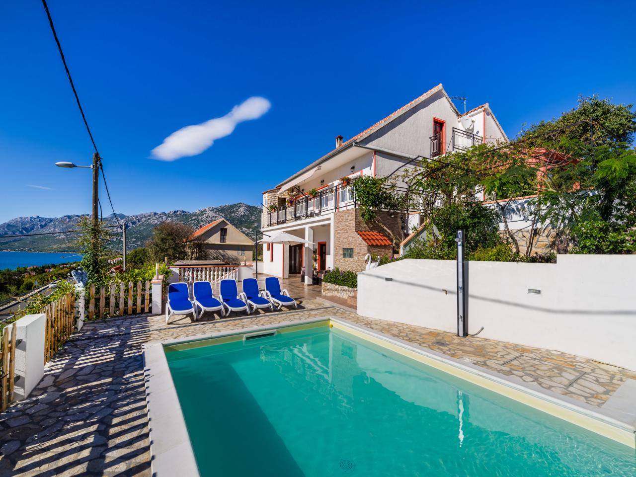 Villa mit Swimmingpool mit wunderschönen Panoramablick