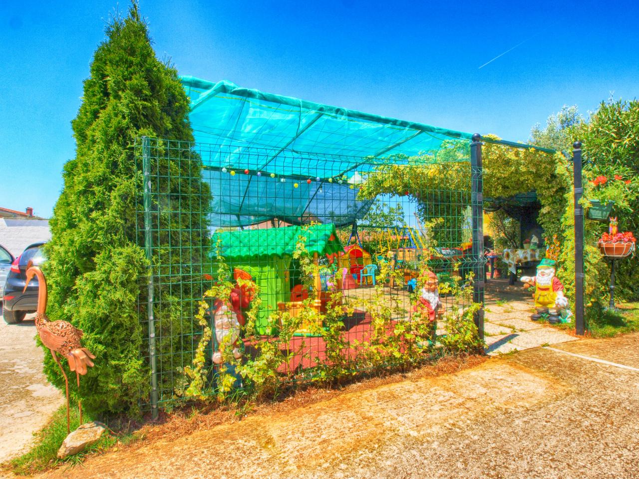 Moderne Familienunterkunft mit Meereblick & Kinderspielplatz