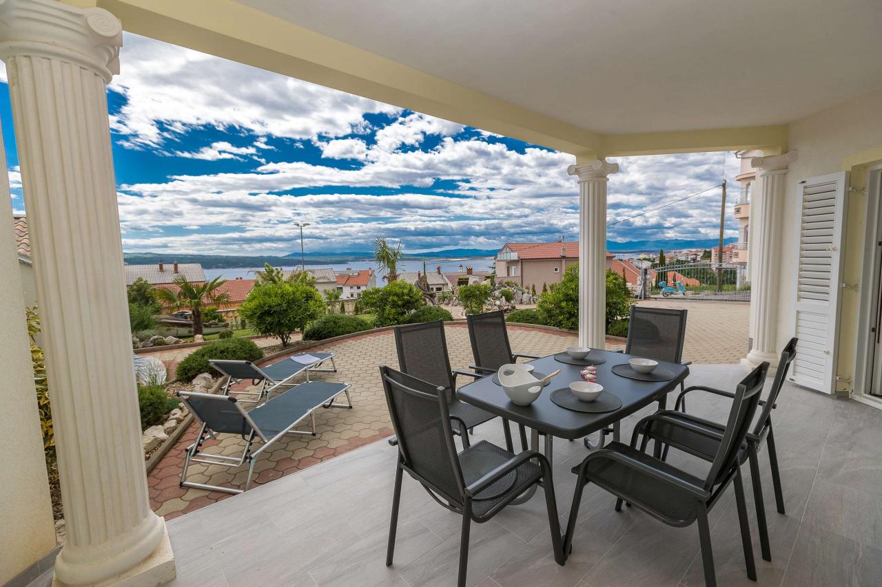 Moderne FeWo  mit Meerblick & großer Terrasse für 4-6 Personen