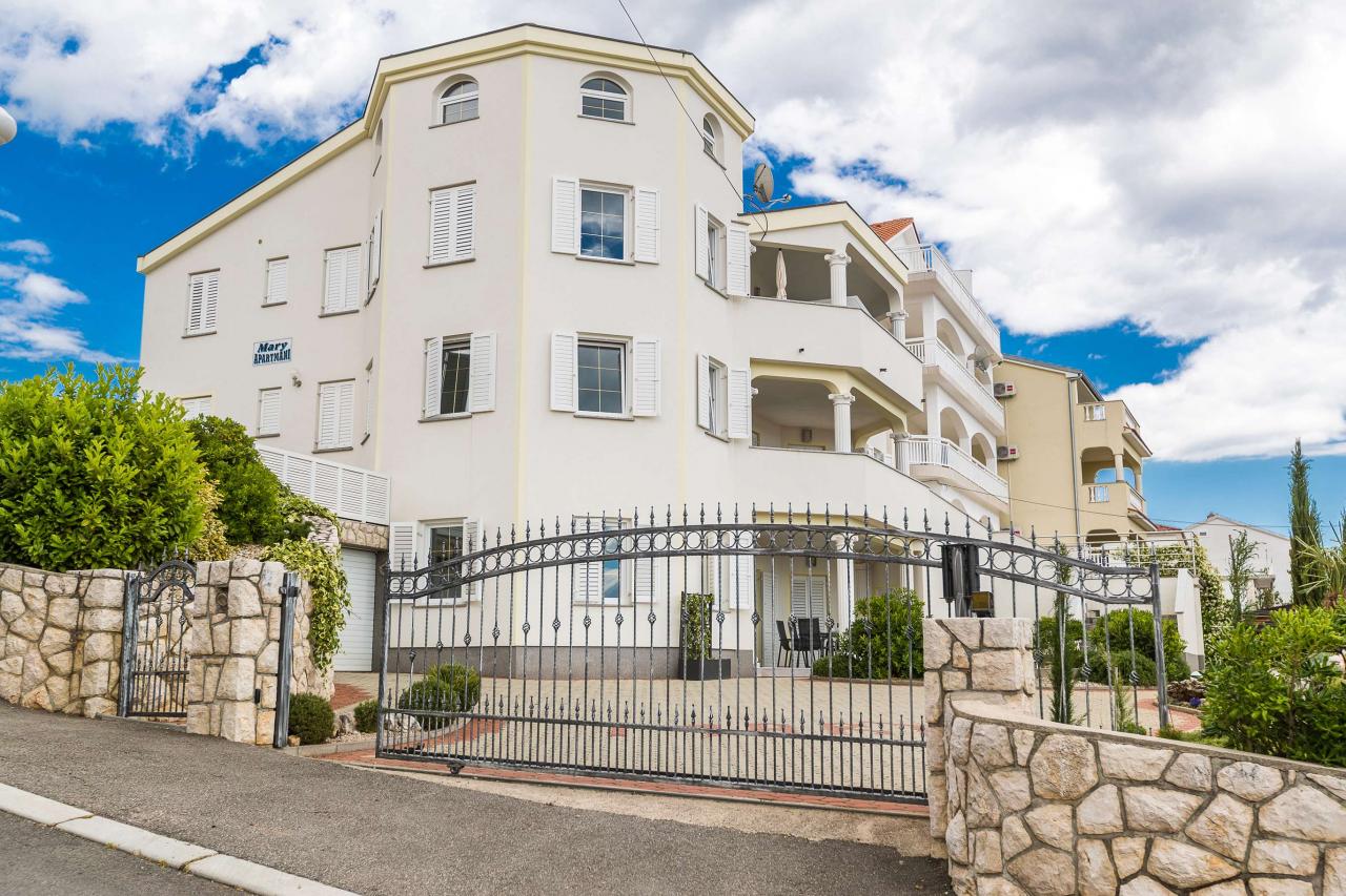 Moderne FeWo  mit Meerblick & großer Terrasse für 4-6 Personen