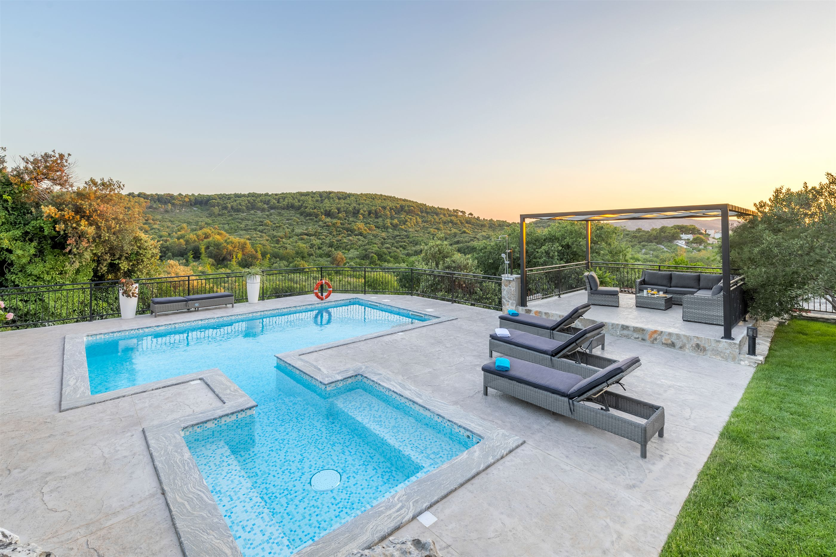Fantastische Villa mit Swimmingpool, Klima, Sat-Tv & WLAN