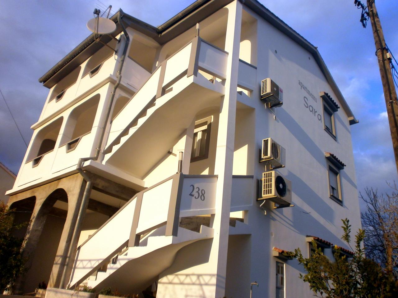 Großes Apartment für 6-7 Personen in Lopar mit Klima & Internet