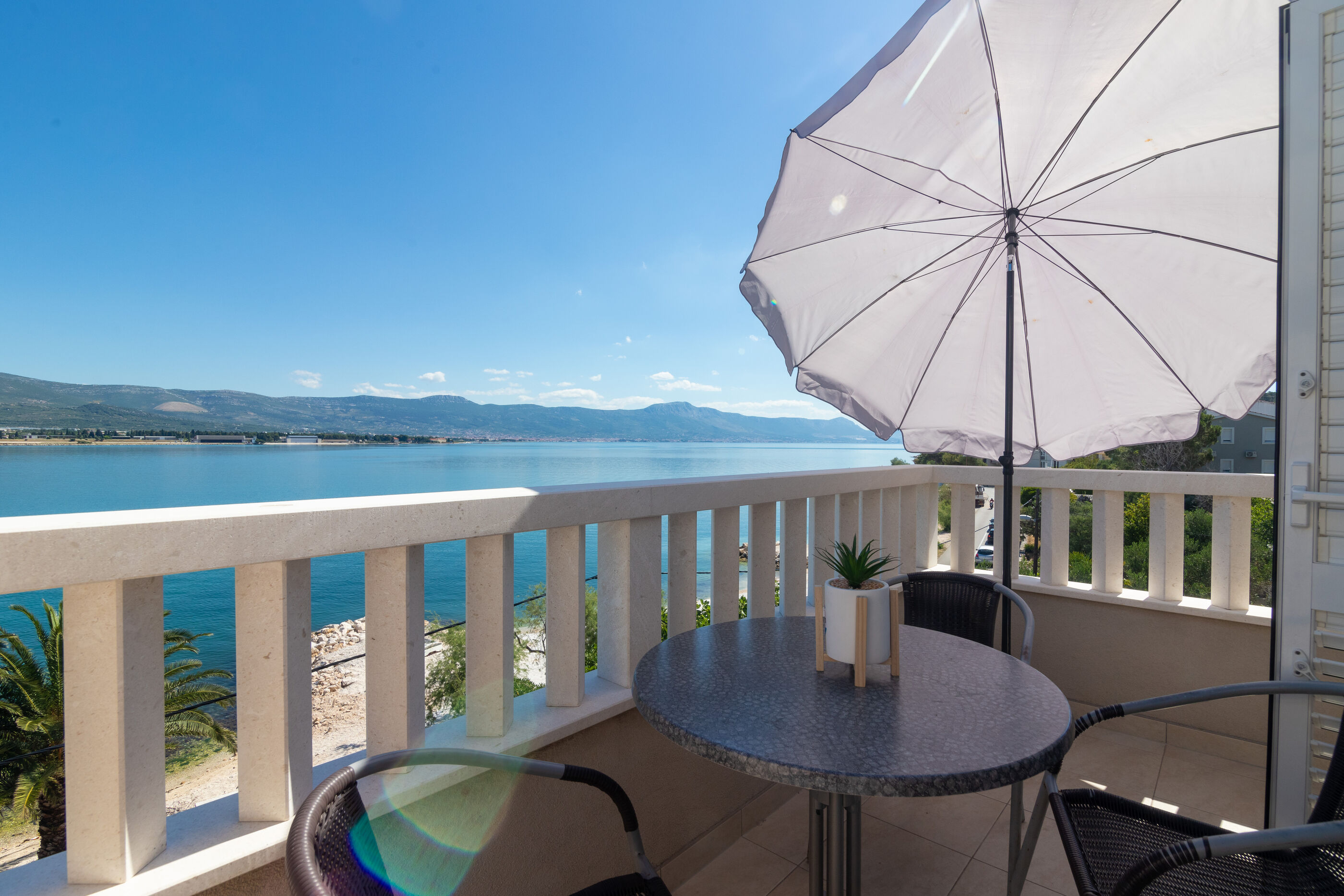 Fantastische Aussichten | Apartment direkt am Meer in Arbanija