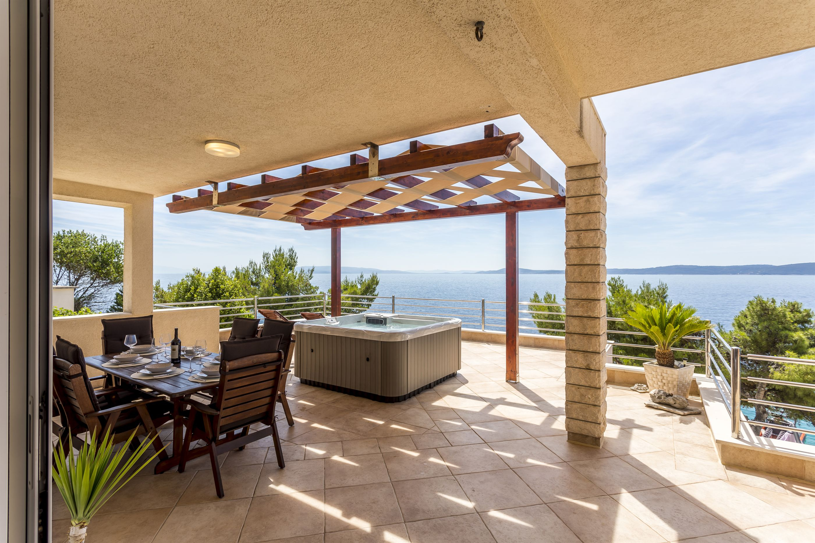 Direkt am Meer | Moderne FeWo mit Meerblick und Jacuzzi