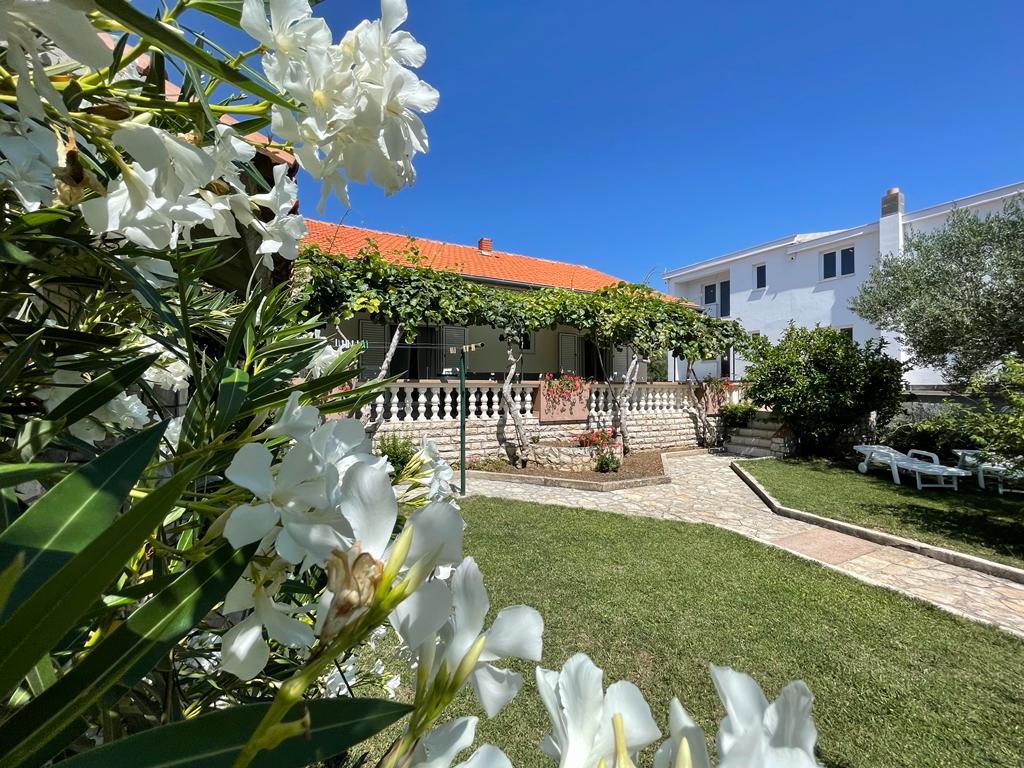 Ferienhaus für bis zu 8 Personen in Bibinje | nur 30 m zum Meer