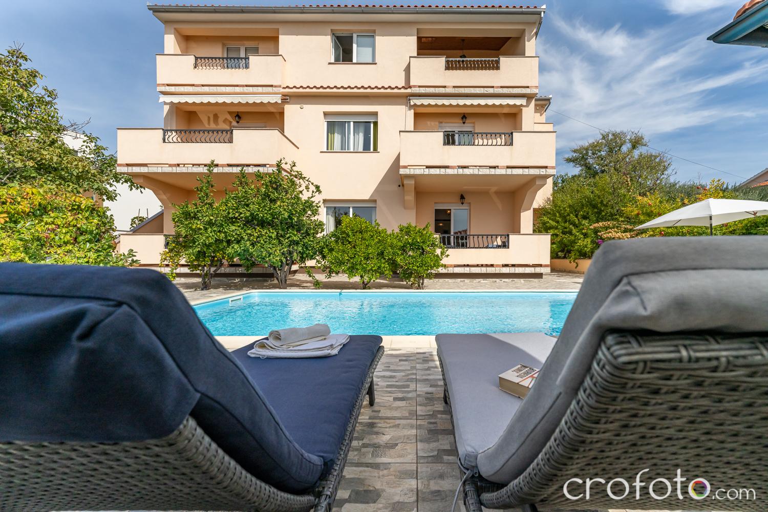 Pool & Meer | Moderne Ferienwohnung mit Klima, Sat-Tv & WLAN