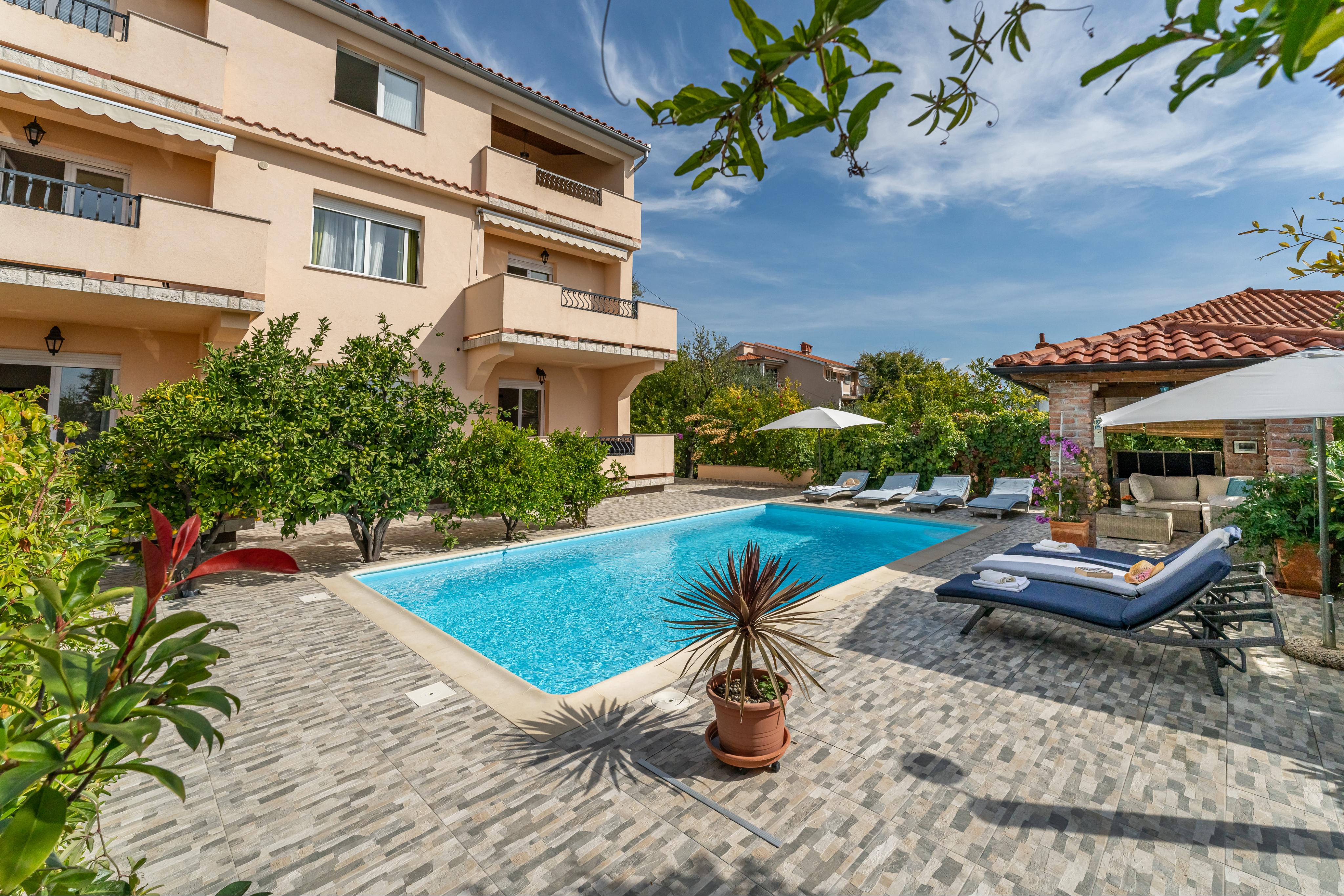 Meerblick & Pool | Klimatisierte Ferienwohnung für 2-3 Personen