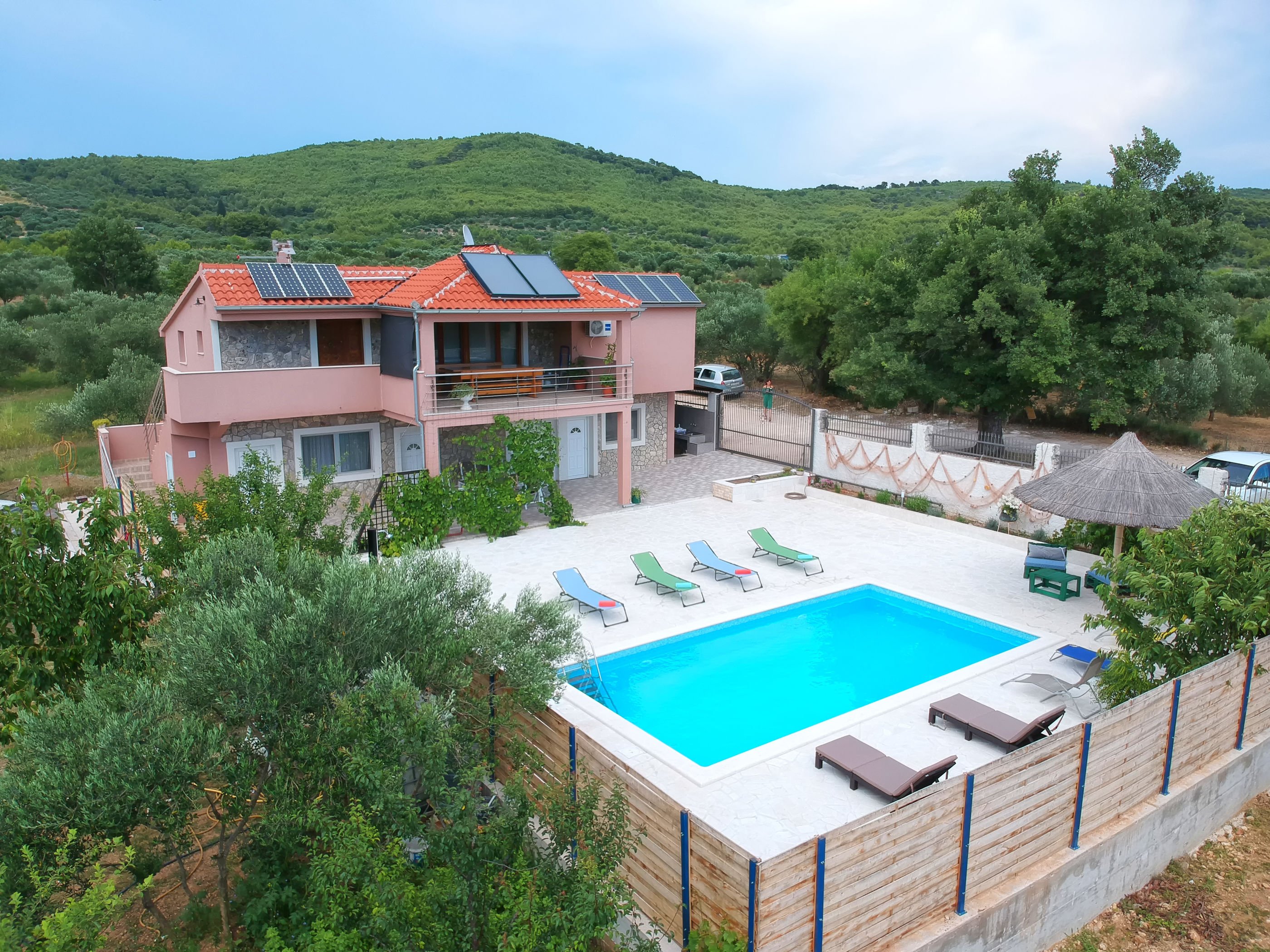 Pool genießen | Villa mit Swimmingpool mit Klima und WLAN-Internet