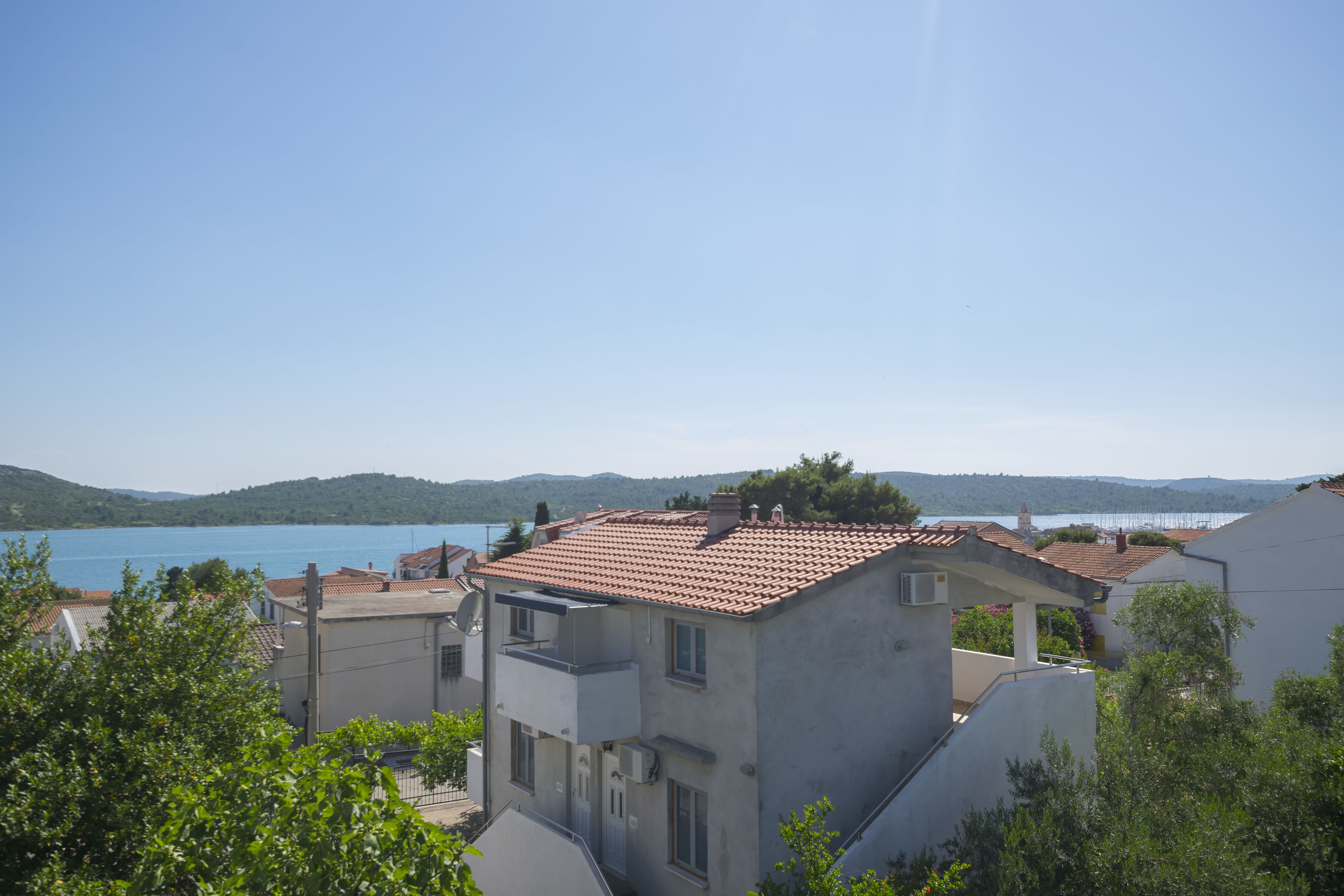 Helle Ferienwohnung in Pirovac für 4 bis 6 Personen