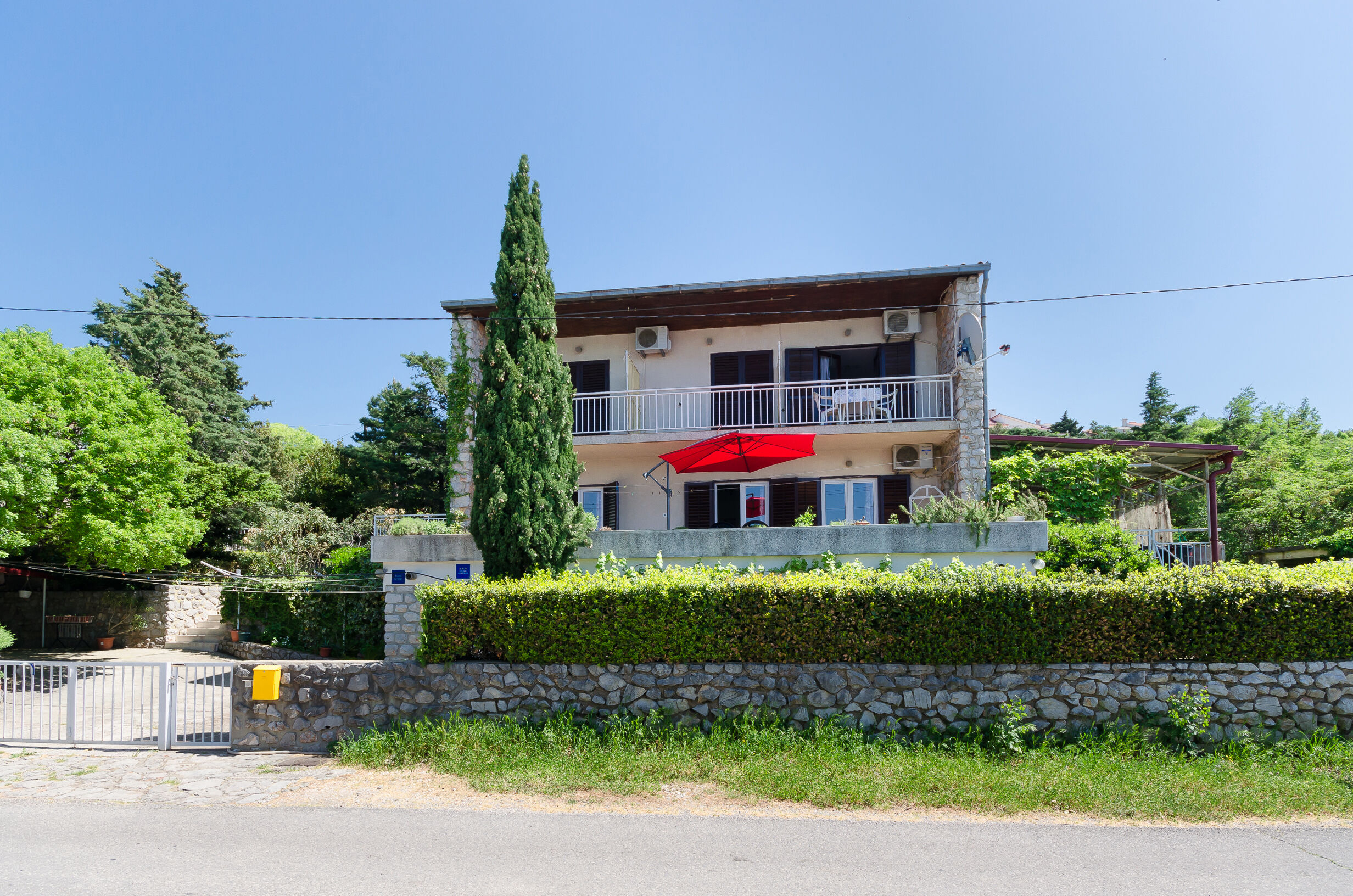 Studio in Klenovica mit WiFi, Klima und Parkplatz