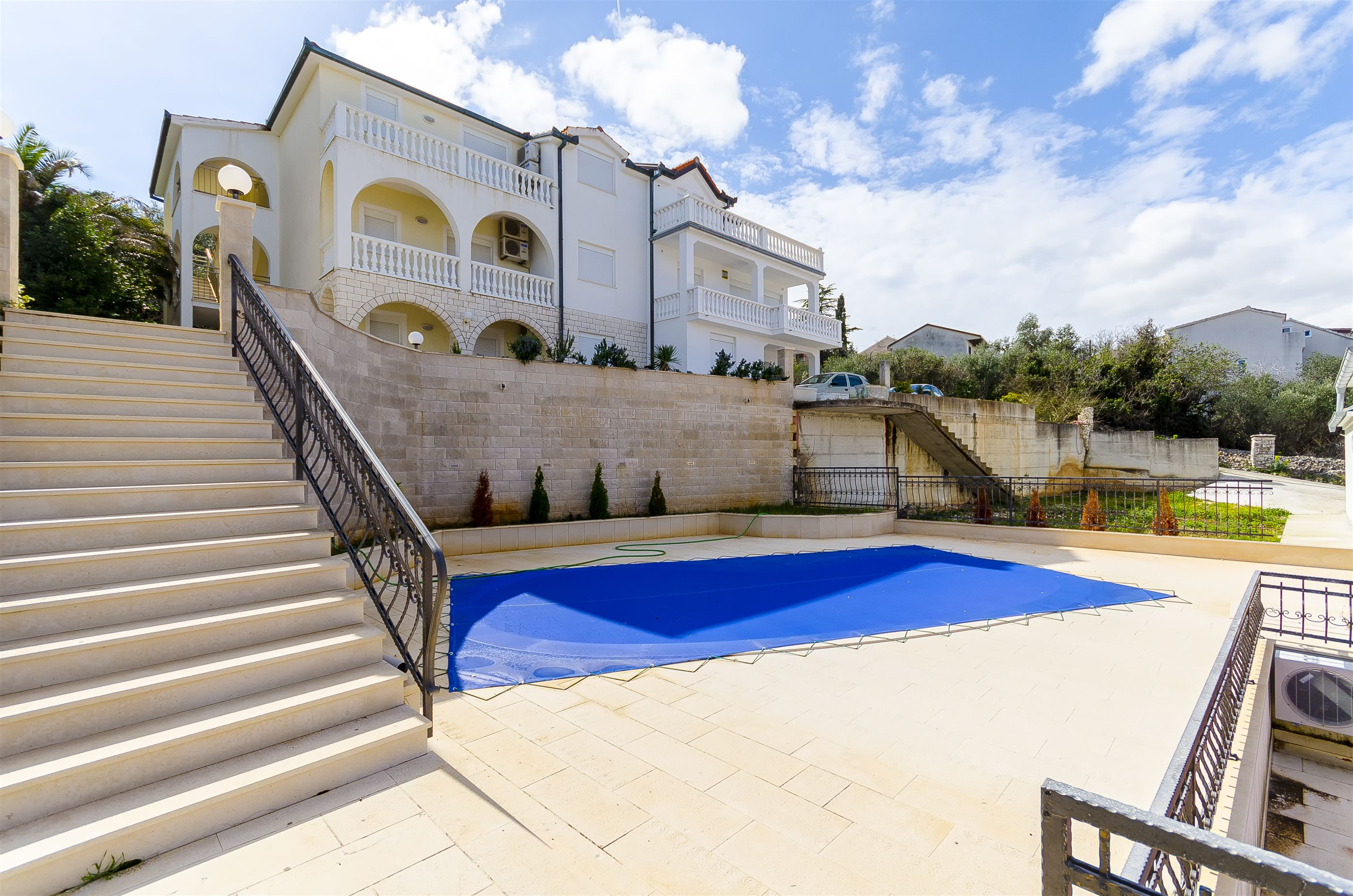 100 m zum Strand | Apartment mit Pool, WLAN, Sat-Tv & Klima
